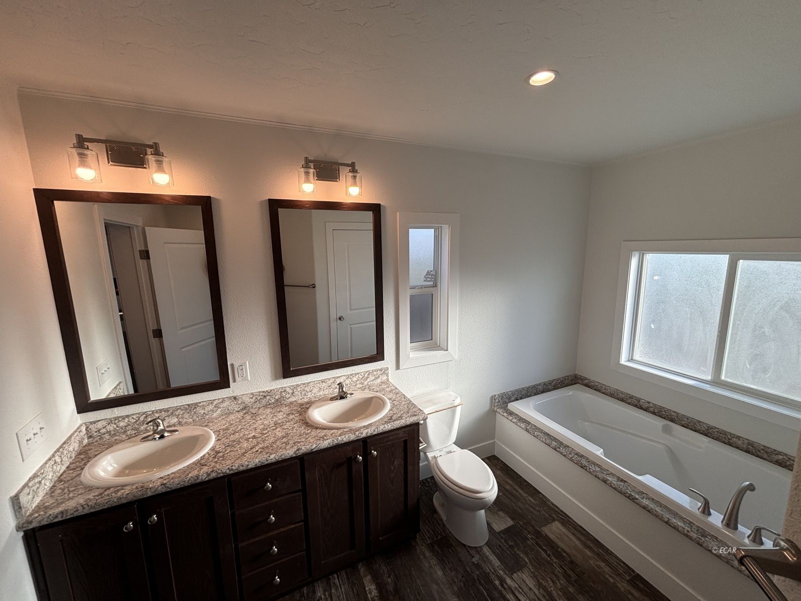 335 Trescartes Avenue Property Photo 14