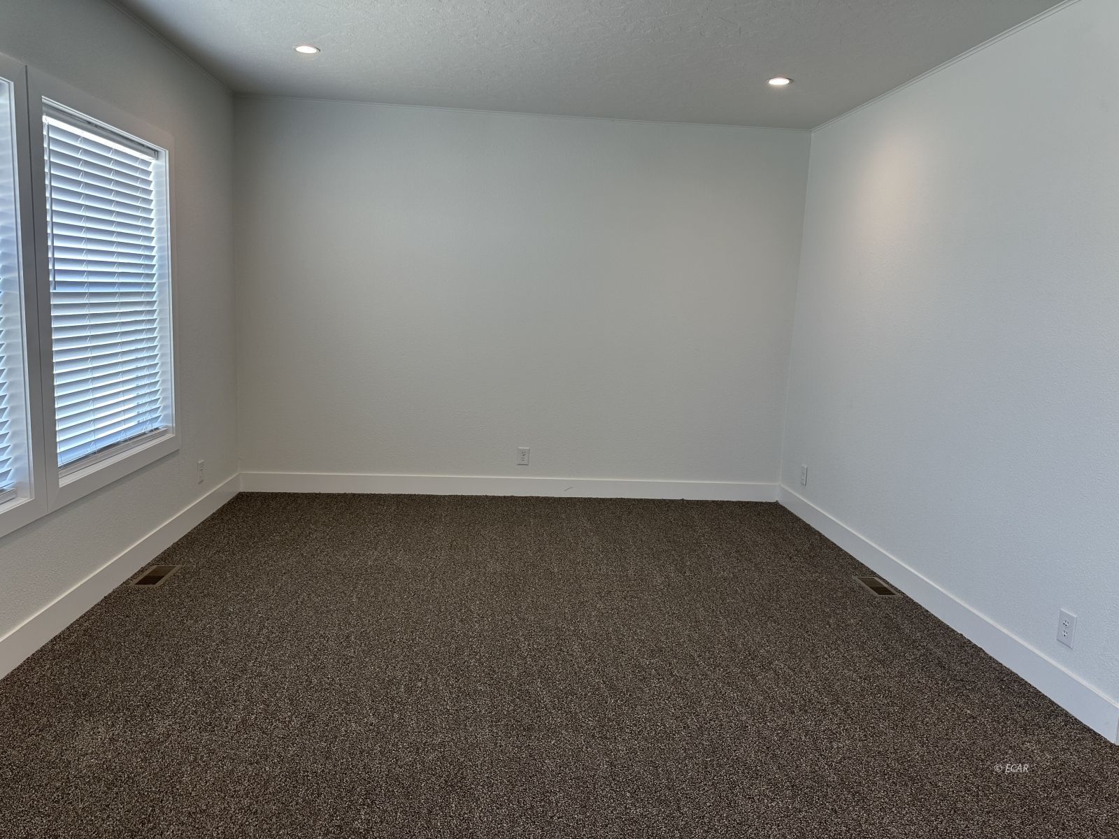 335 Trescartes Avenue Property Photo 20