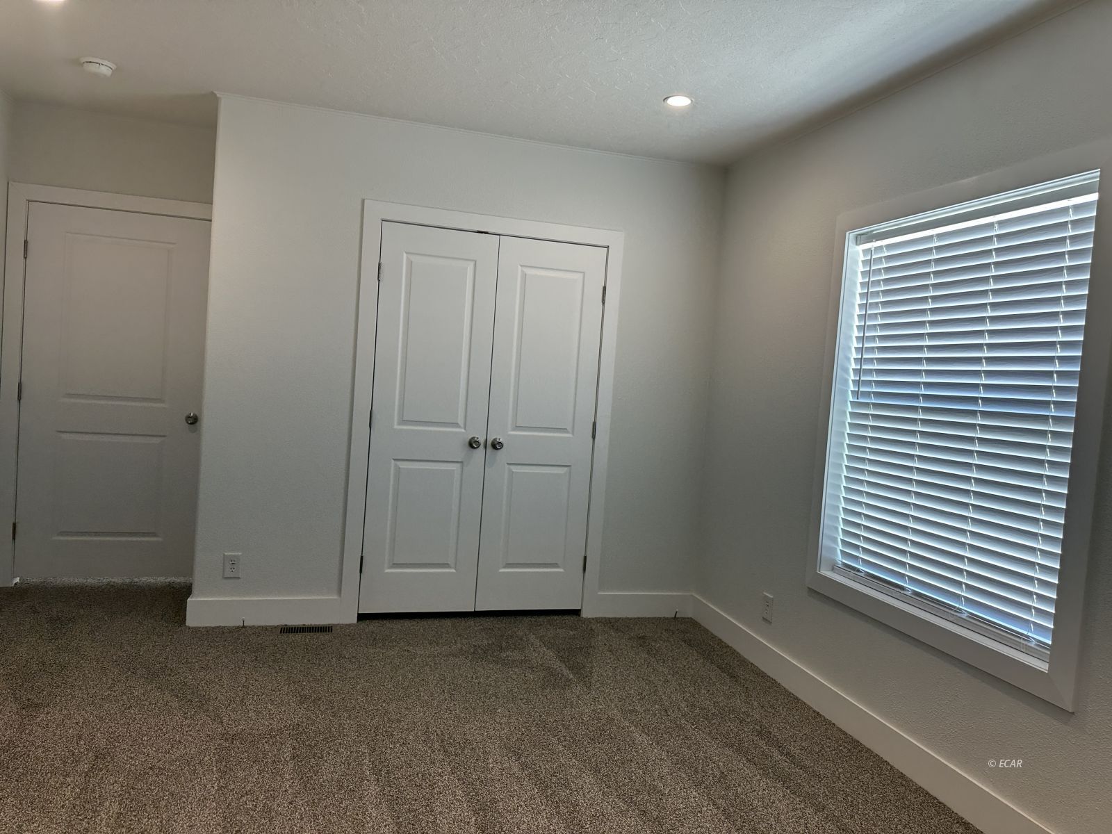335 Trescartes Avenue Property Photo 22