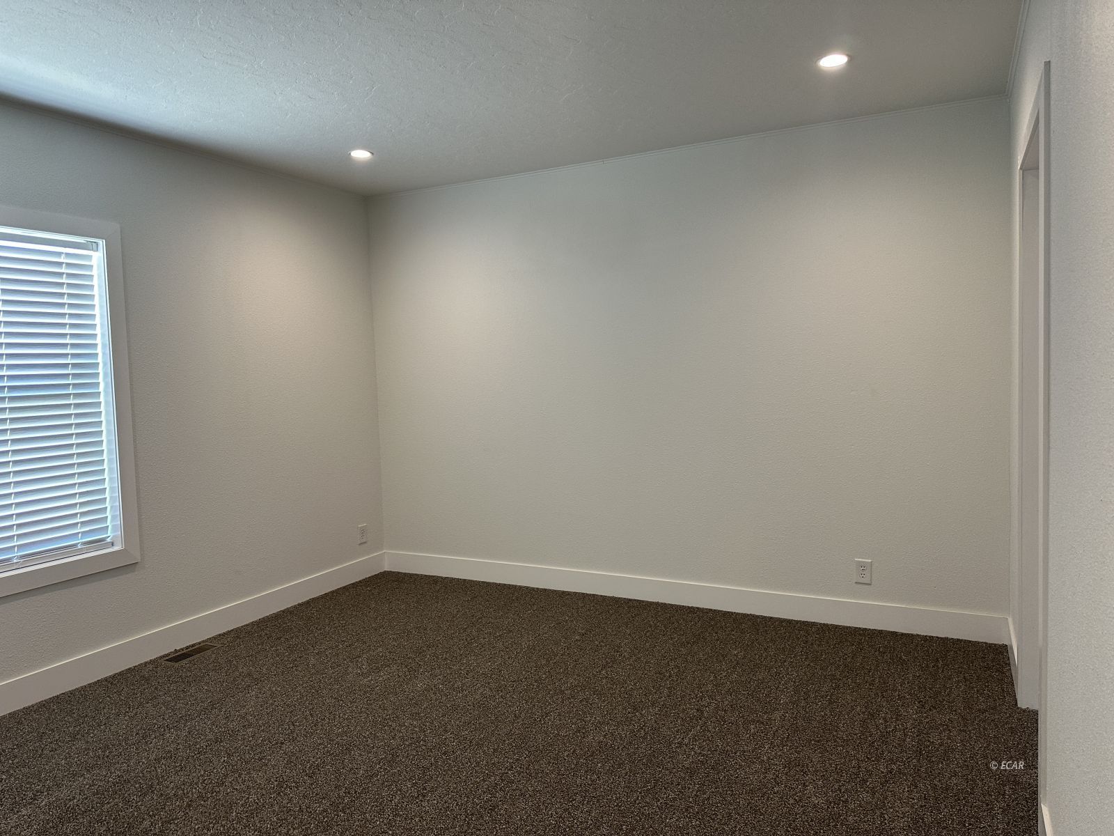 335 Trescartes Avenue Property Photo 23