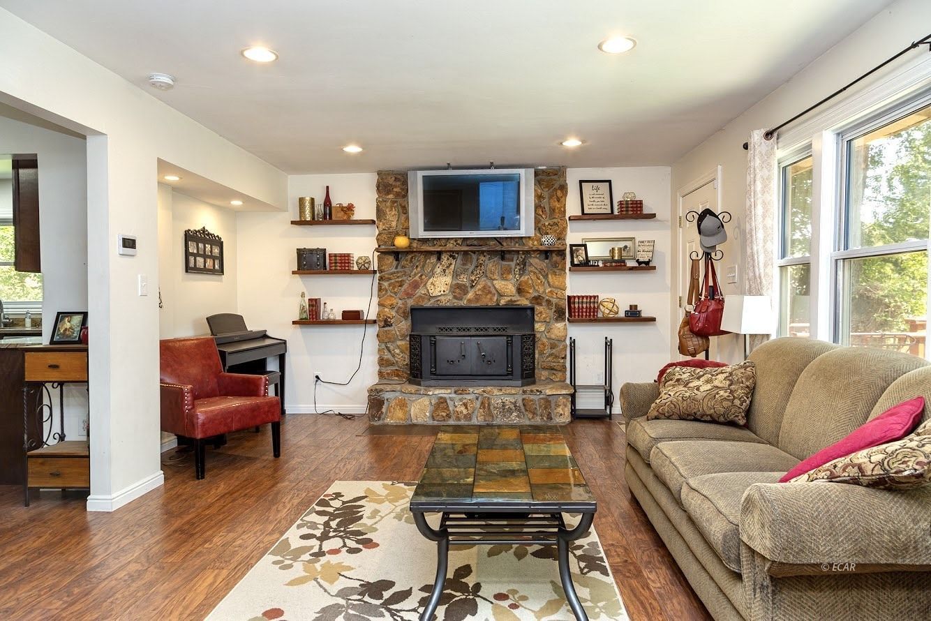 545 Elm Street Property Photo 3