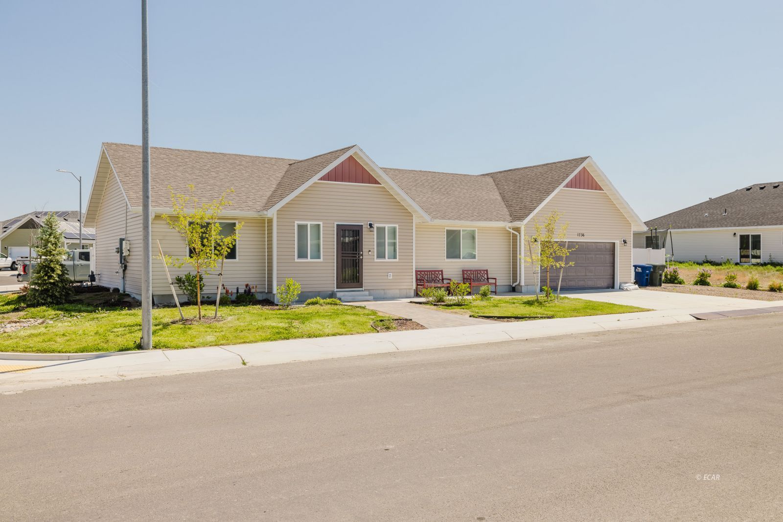 1736 Village Parkway Property Photo 3