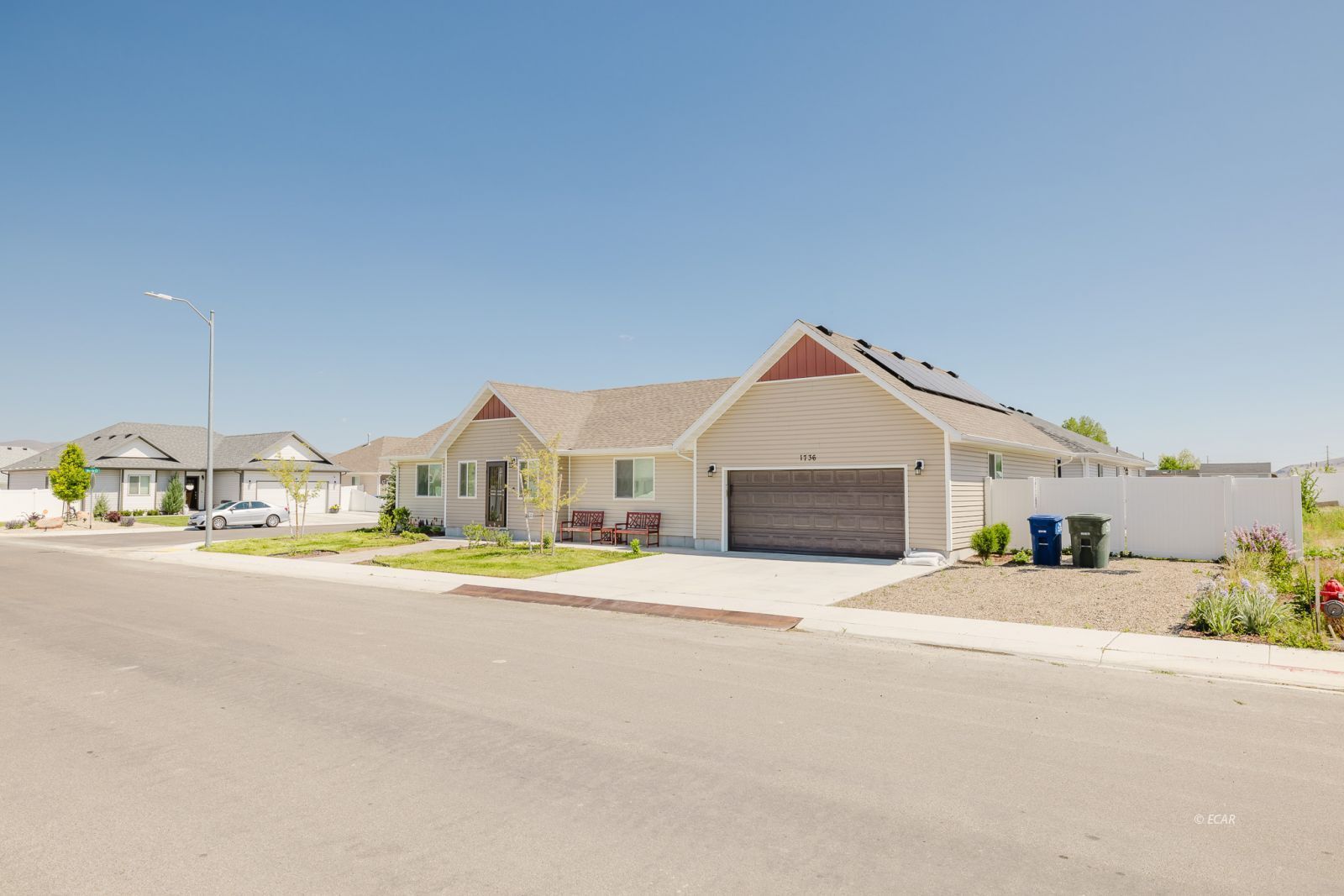 1736 Village Parkway Property Photo 4