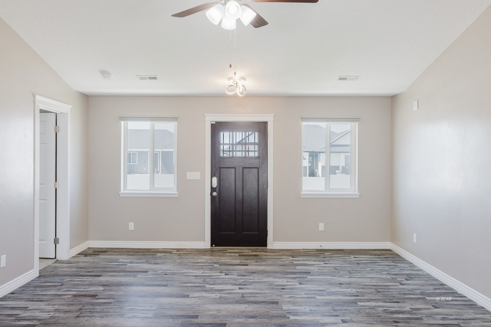 1736 Village Parkway Property Photo 8