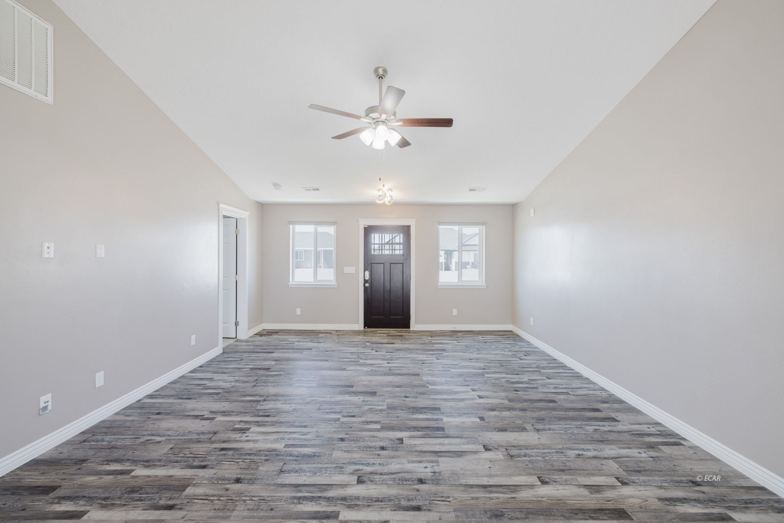 1736 Village Parkway Property Photo 9