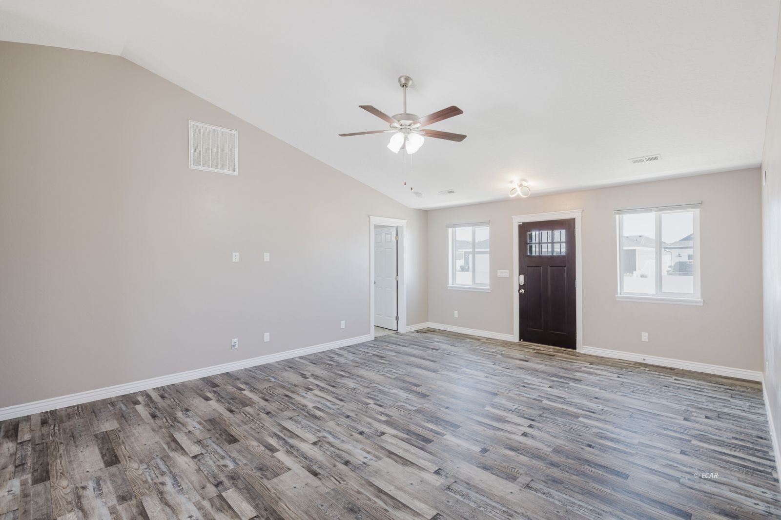 1736 Village Parkway Property Photo 10