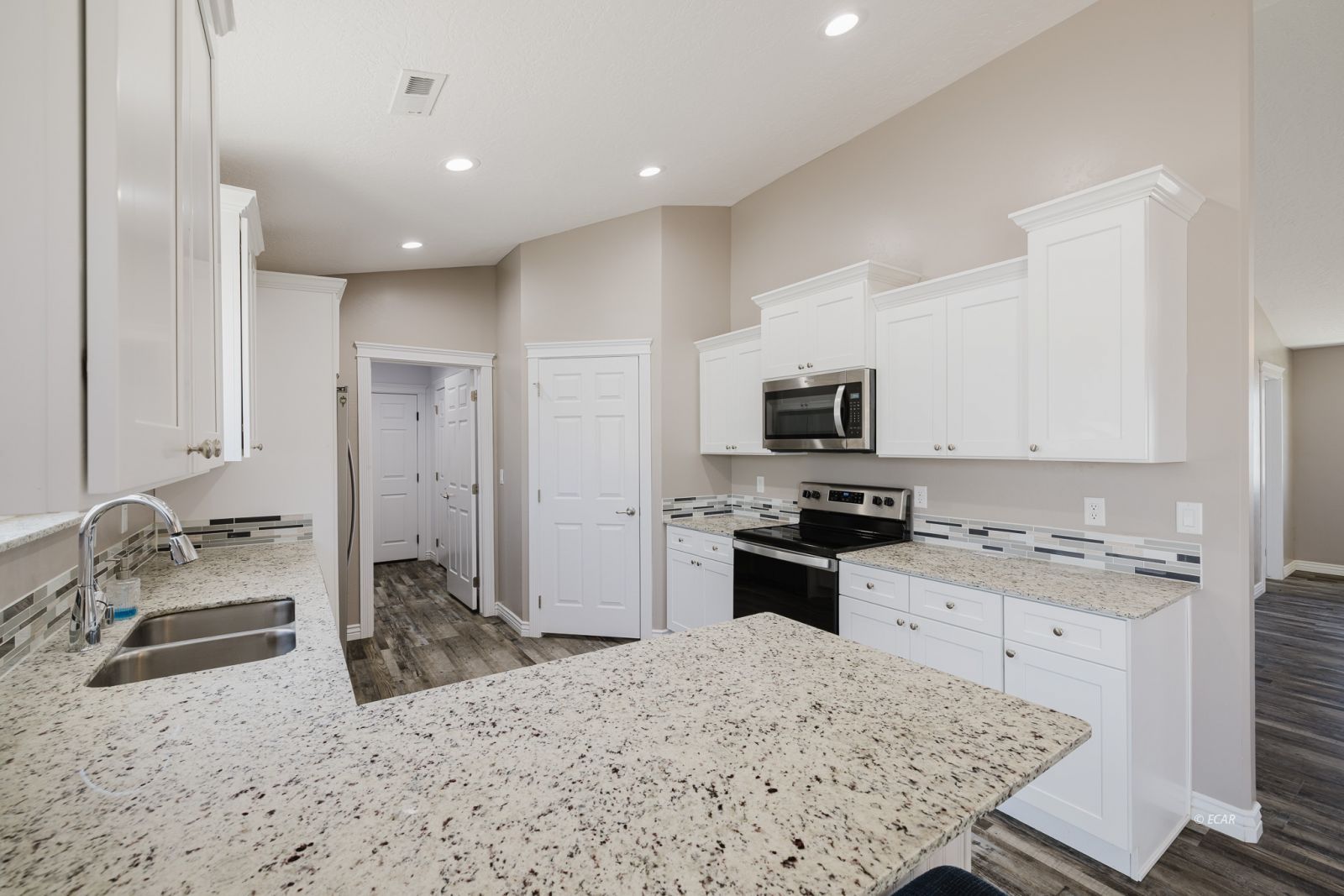 1736 Village Parkway Property Photo 17