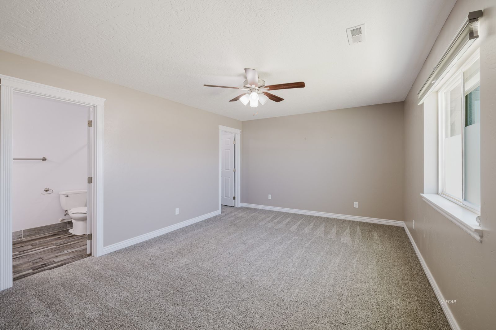 1736 Village Parkway Property Photo 24