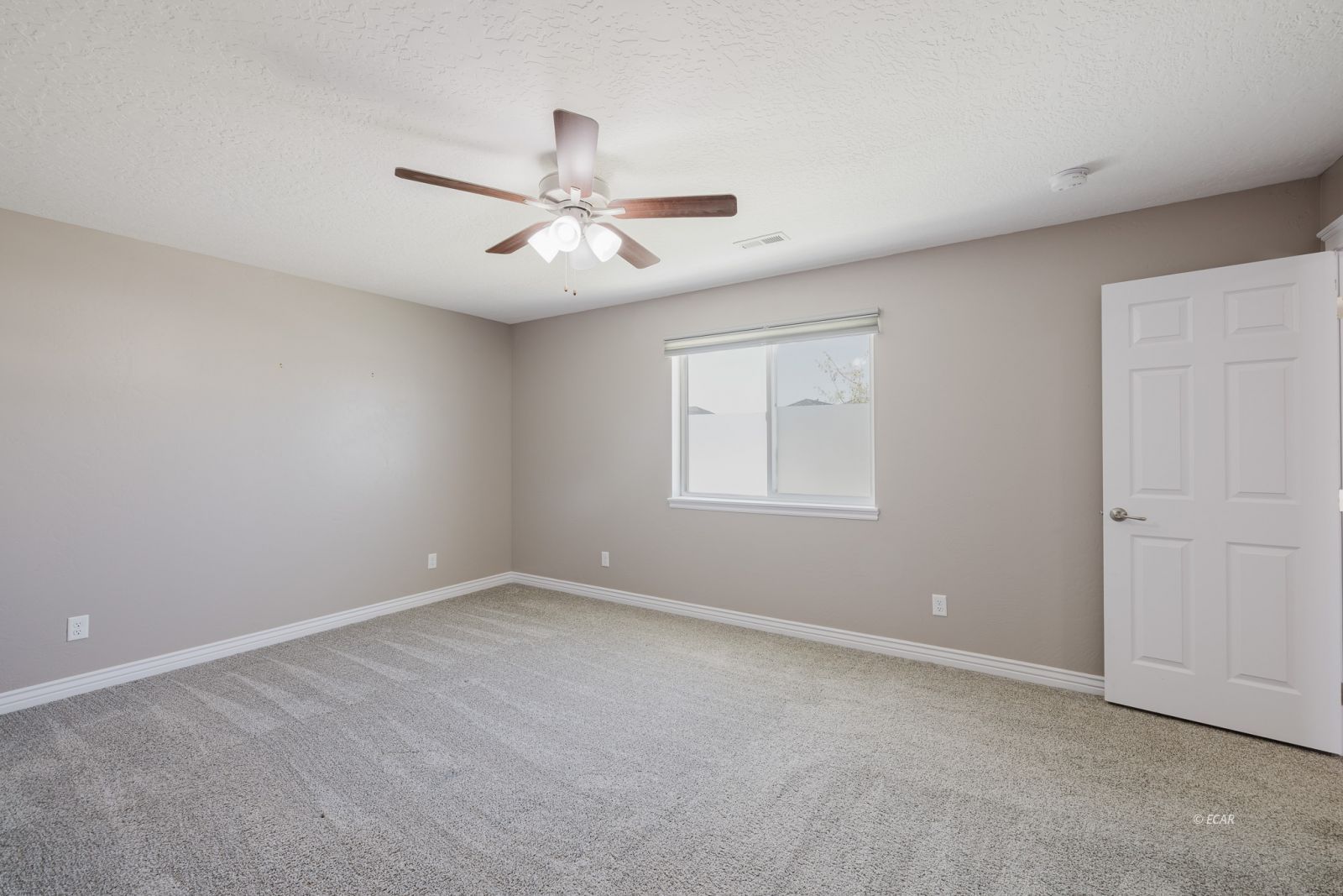 1736 Village Parkway Property Photo 28