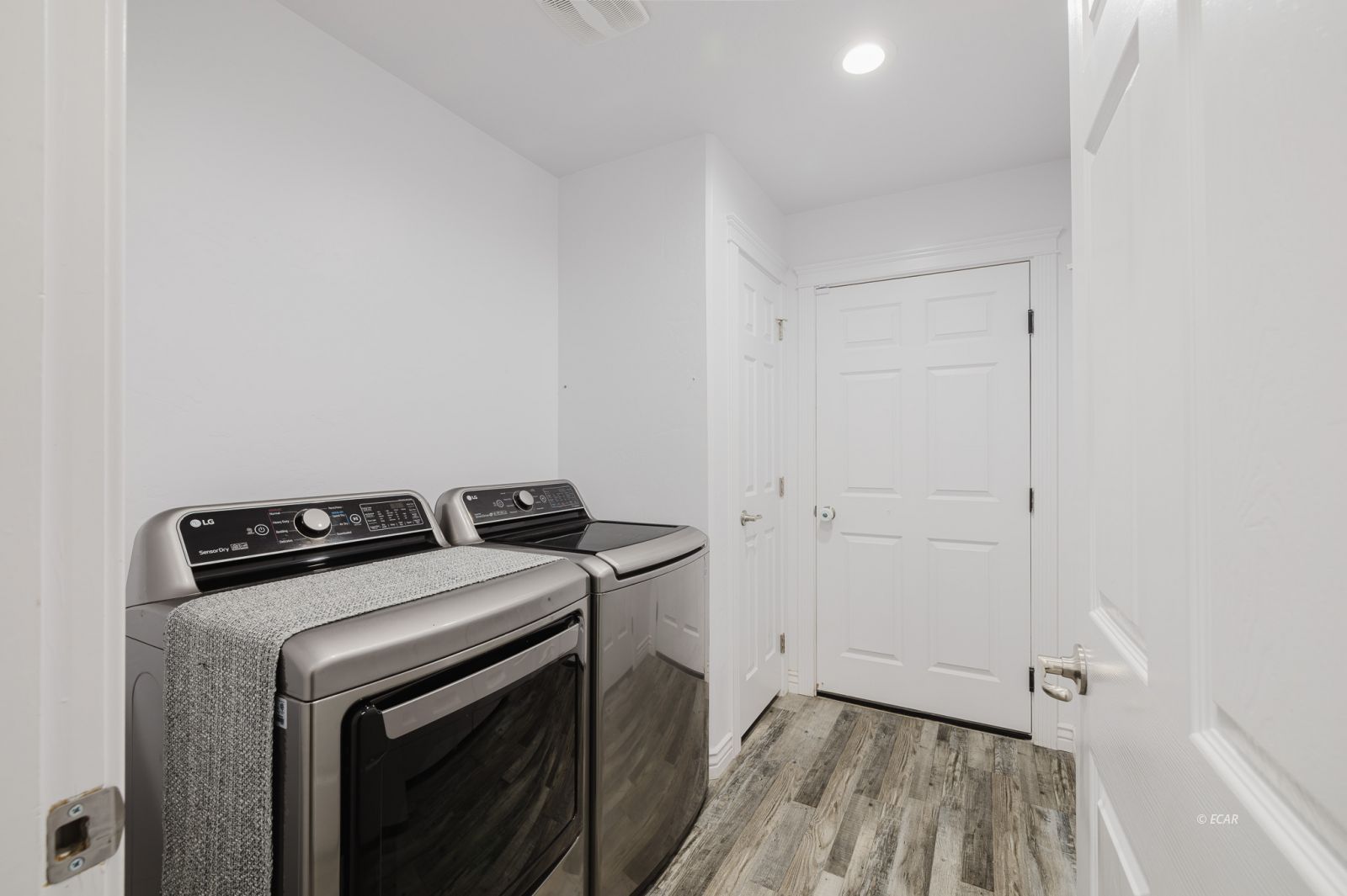 1736 Village Parkway Property Photo 36