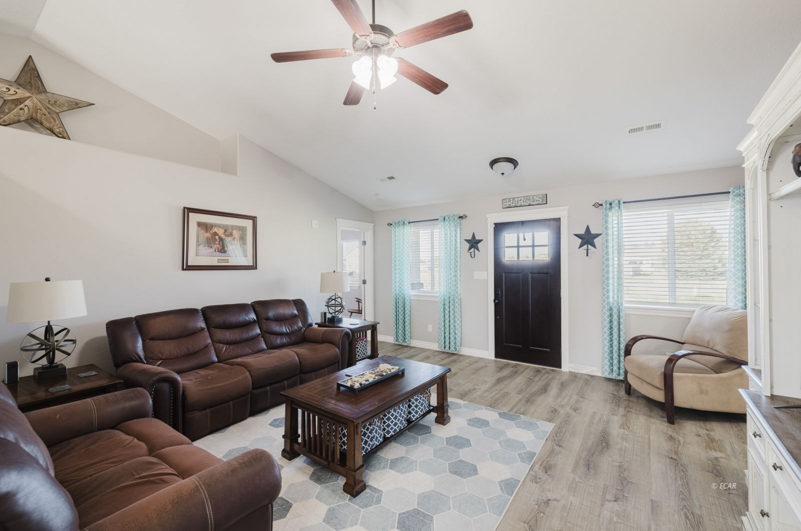 228 Edgebrook Drive Property Photo 3