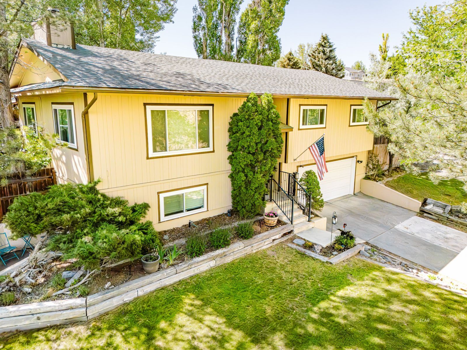 355 Skyline Drive Property Photo 2