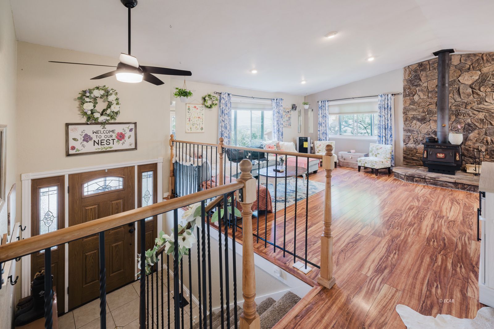 355 Skyline Drive Property Photo 4