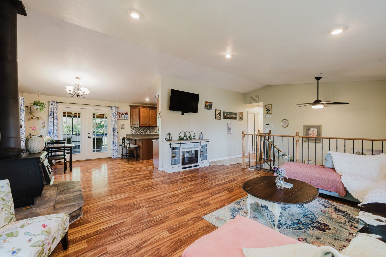 355 Skyline Drive Property Photo 8