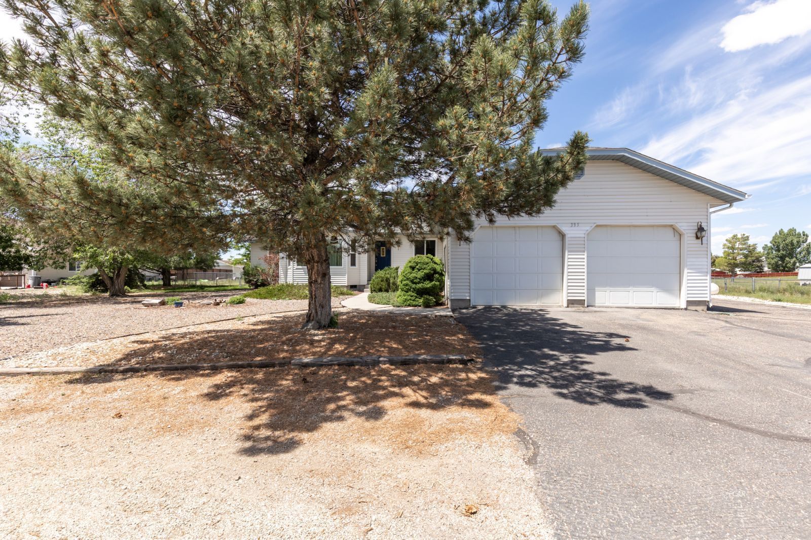 395 Edgebrook Drive Property Photo 4
