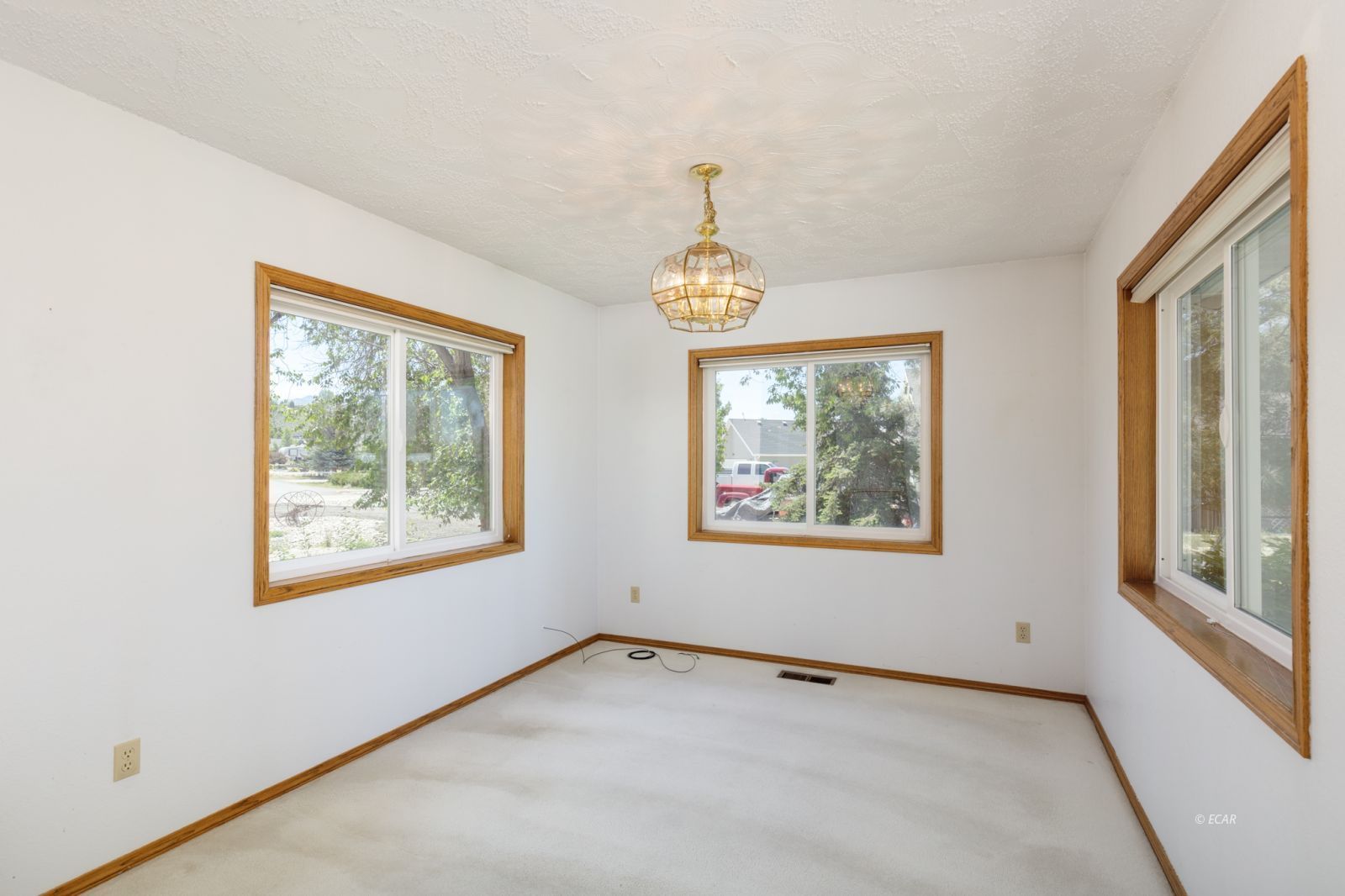 395 Edgebrook Drive Property Photo 13