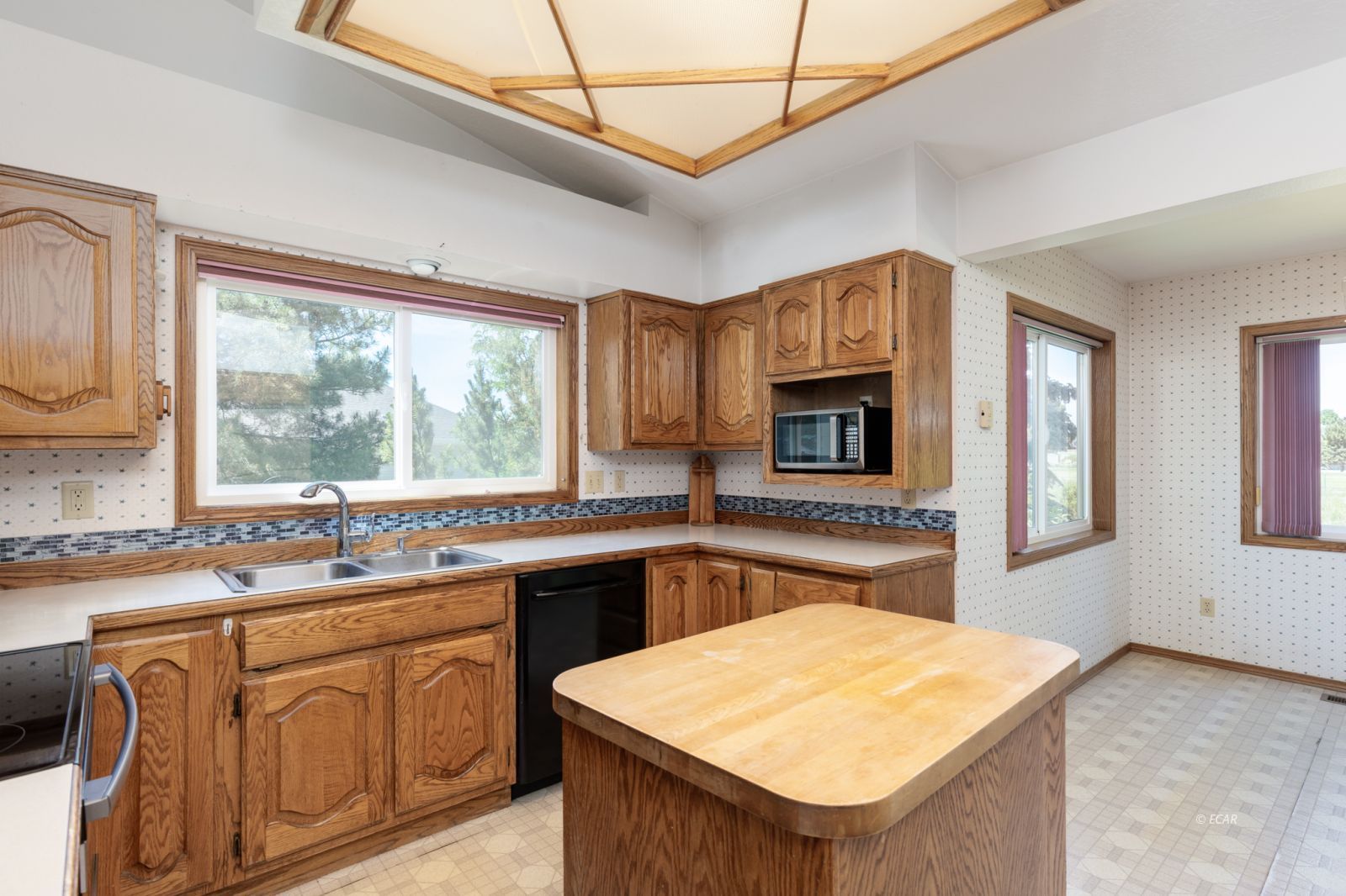395 Edgebrook Drive Property Photo 15