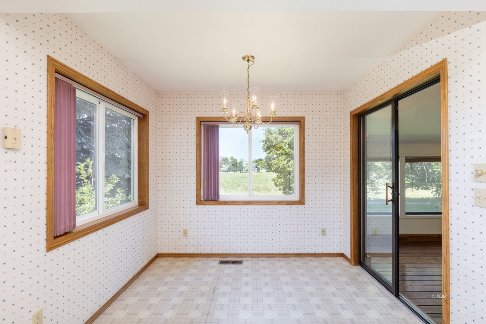 395 Edgebrook Drive Property Photo 16