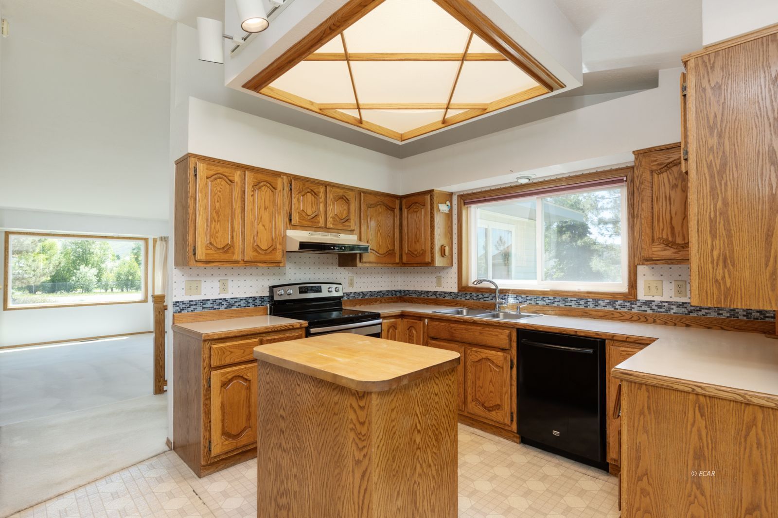 395 Edgebrook Drive Property Photo 17