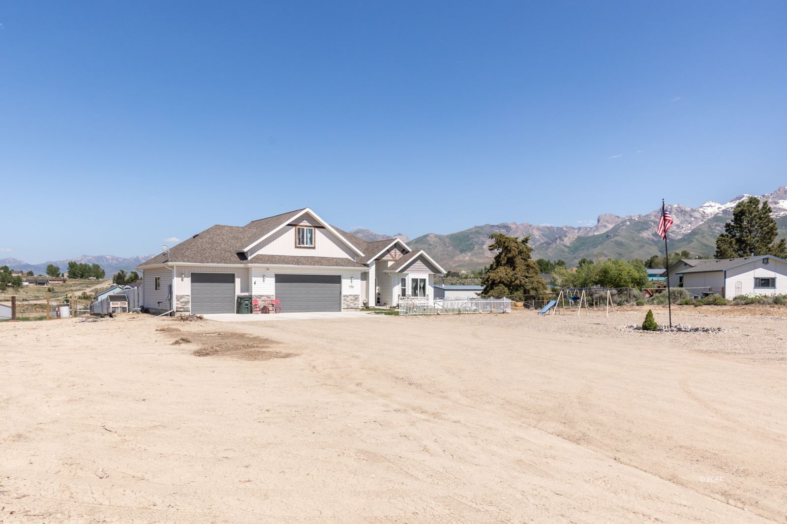 956 Oakmont Drive Property Photo 2