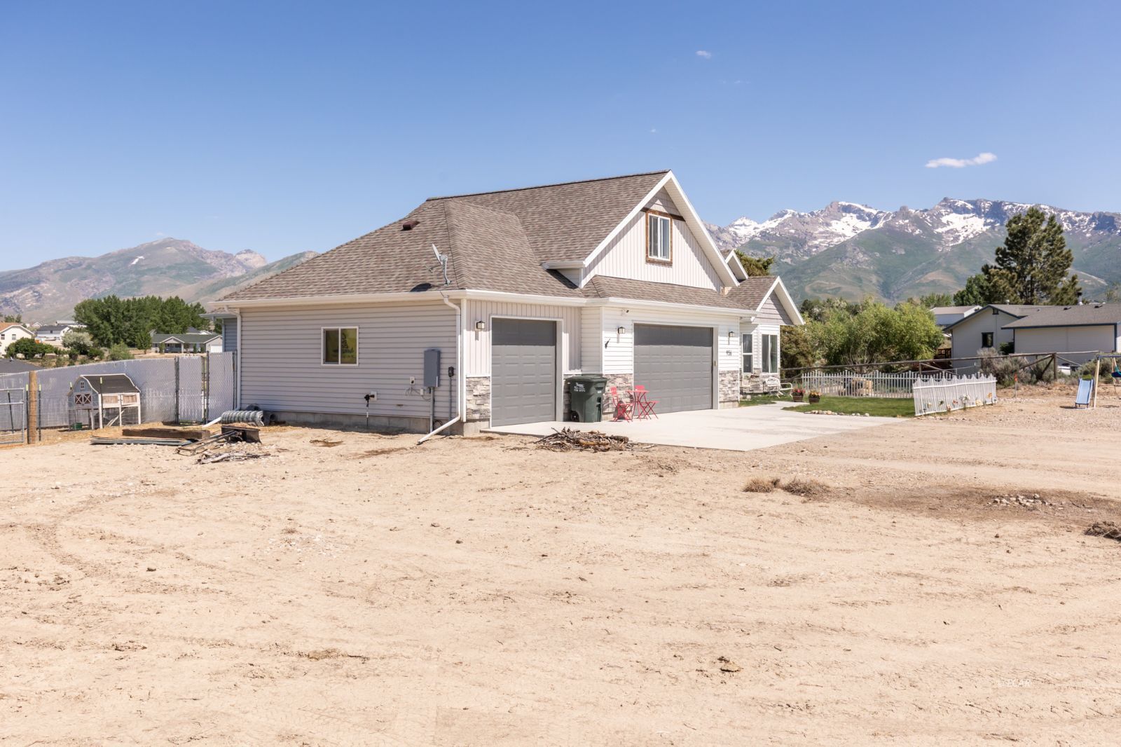 956 Oakmont Drive Property Photo 3
