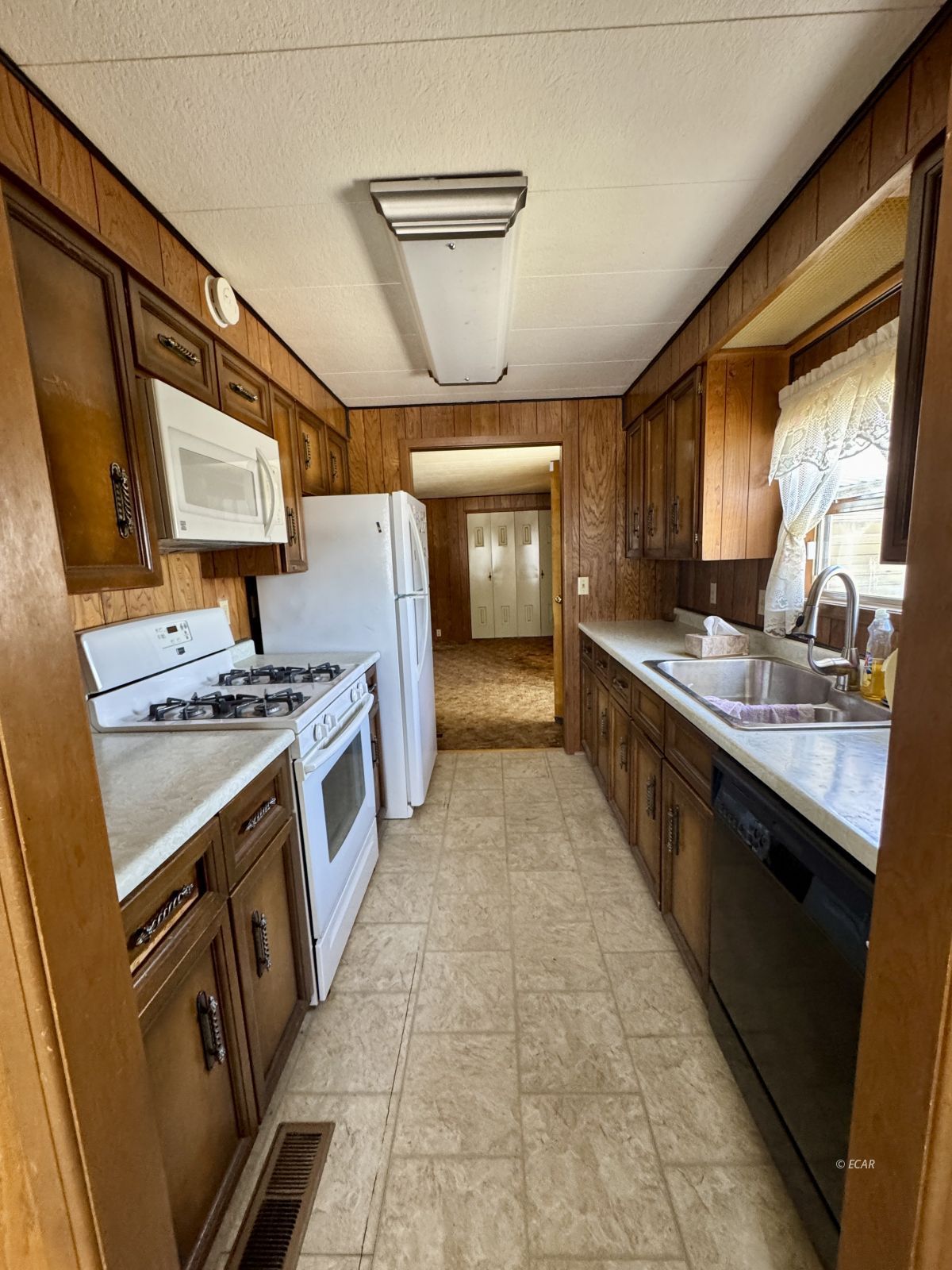 648 Bullion Road Property Photo 5