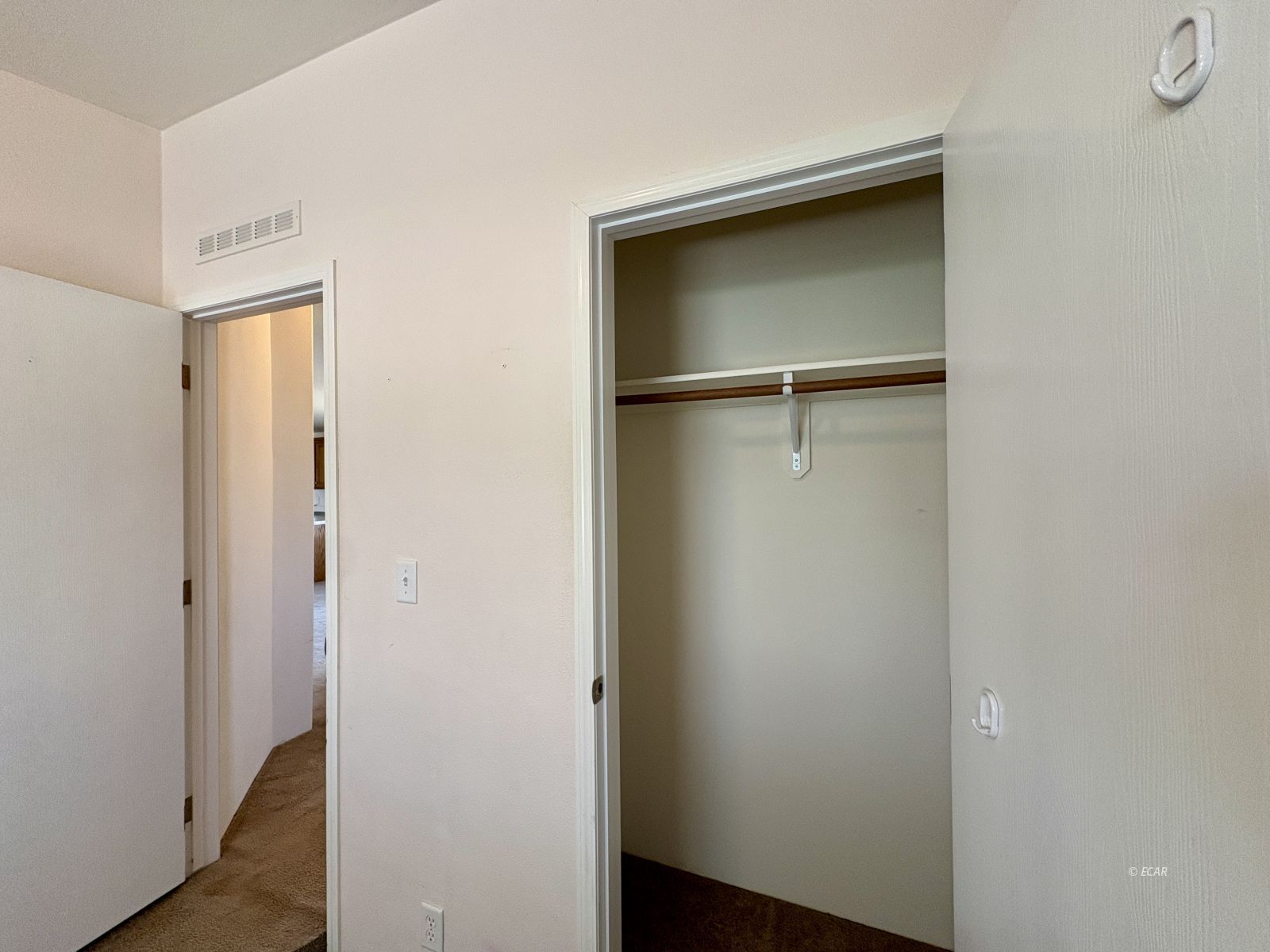 6825 W Rose Creek Road Property Photo 8