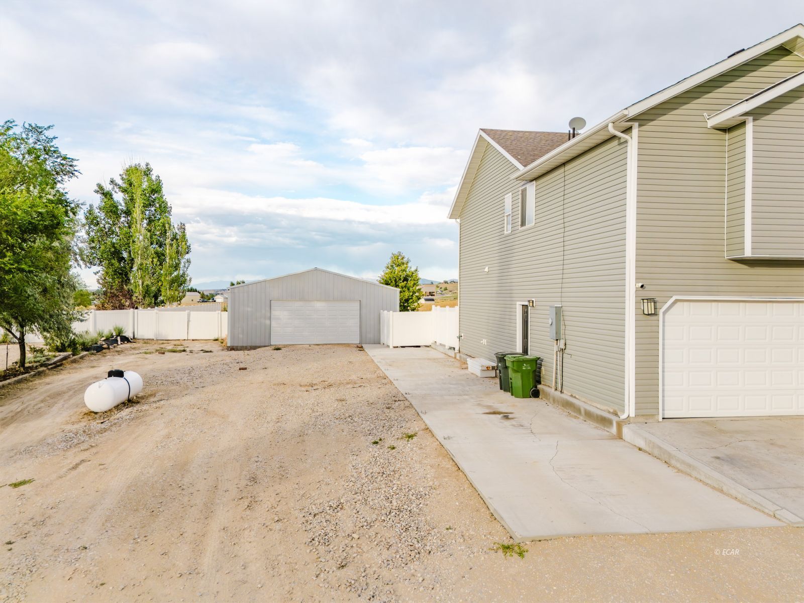 470 Lawndale Drive Property Photo 3