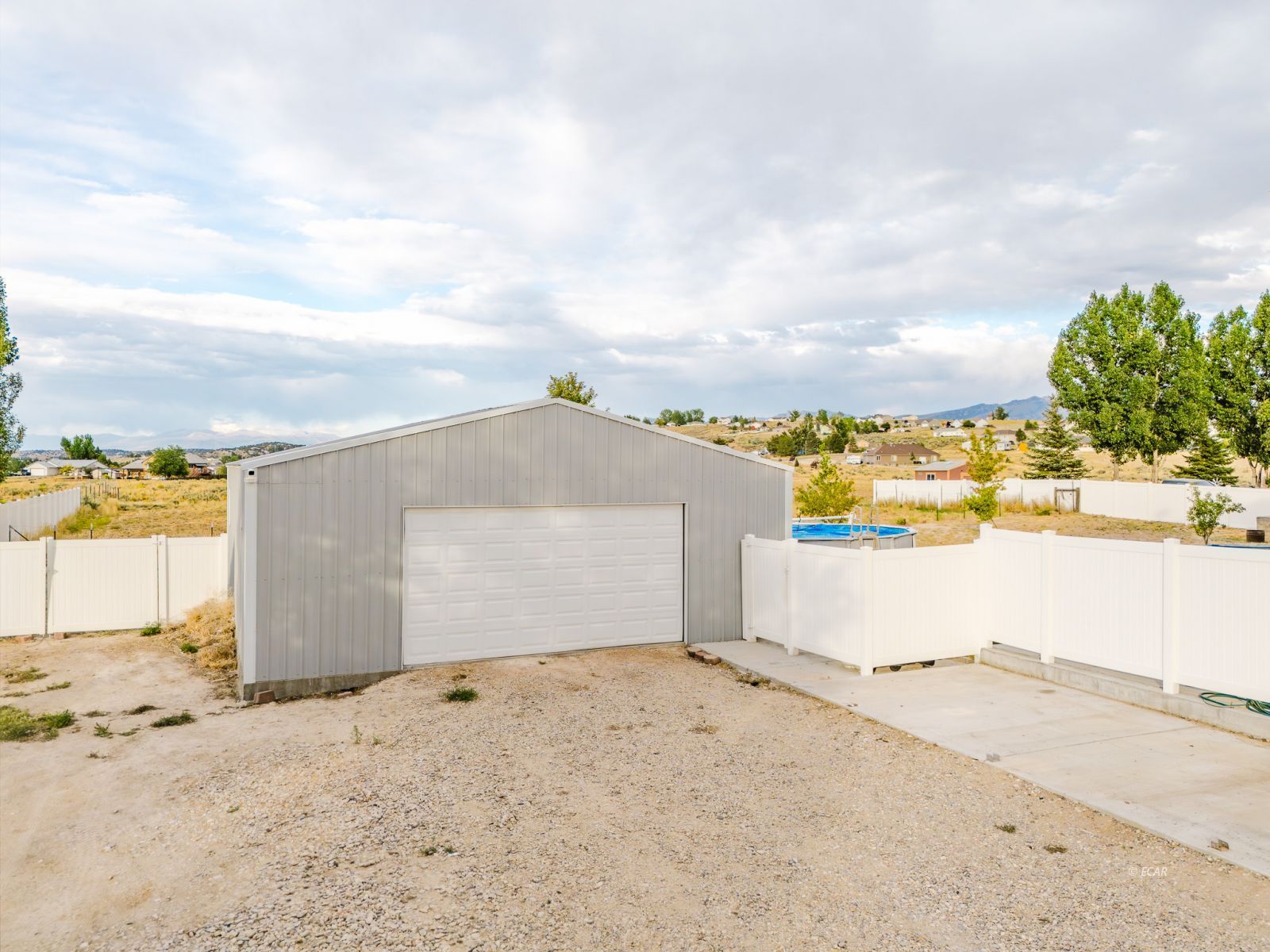 470 Lawndale Drive Property Photo 4