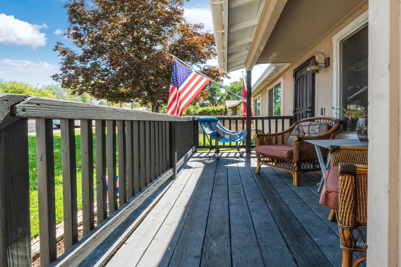 253 N Highland Drive Property Photo 2