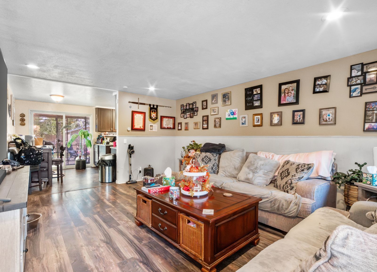 253 N Highland Drive Property Photo 3