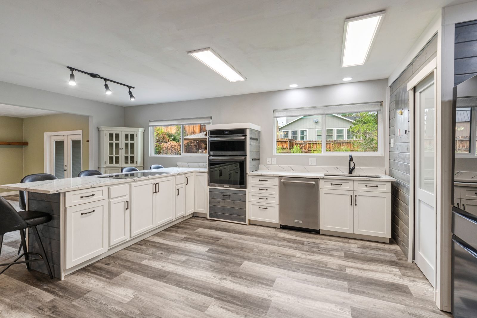 1239 Mountain View Drive Property Photo 4