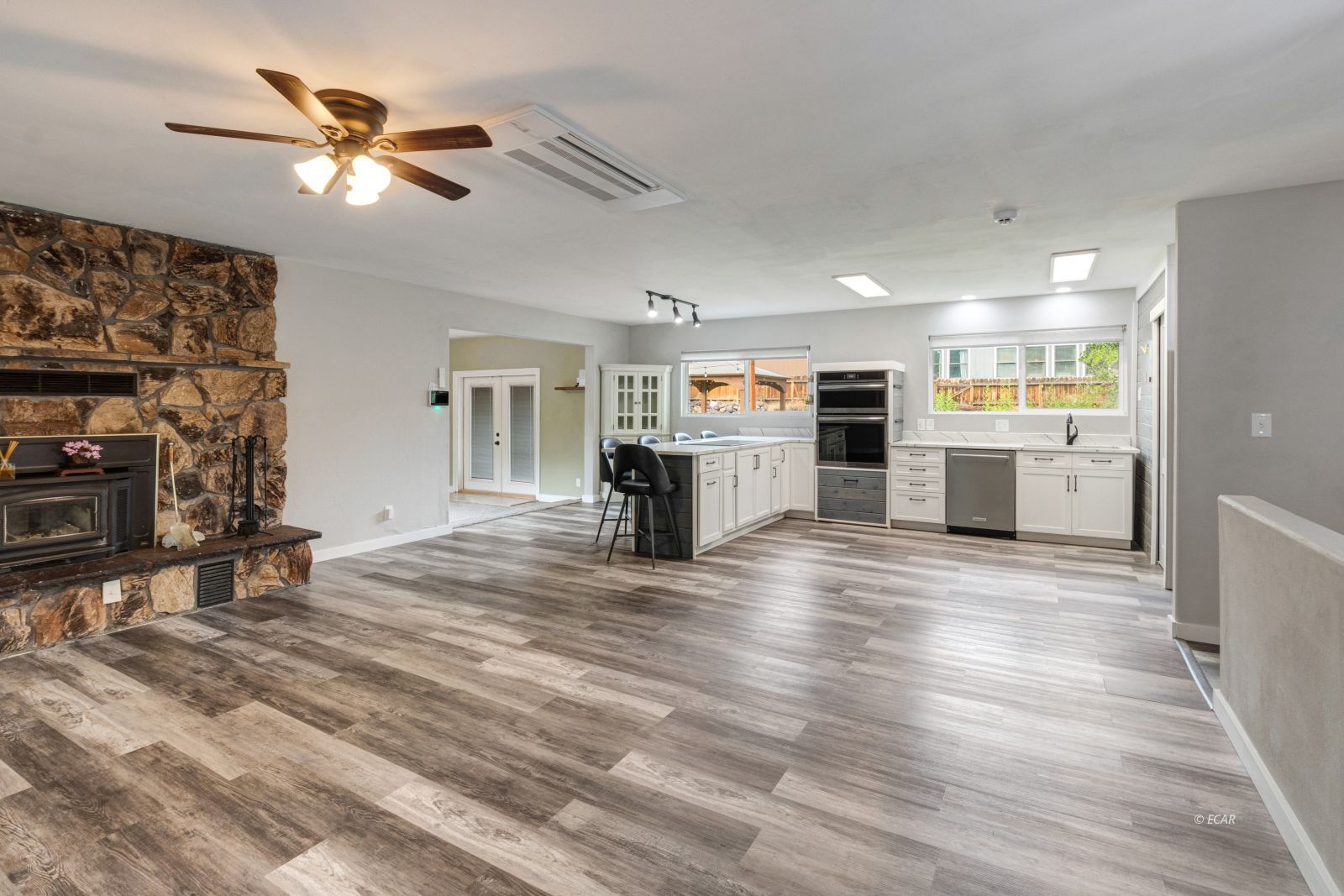 1239 Mountain View Drive Property Photo 5