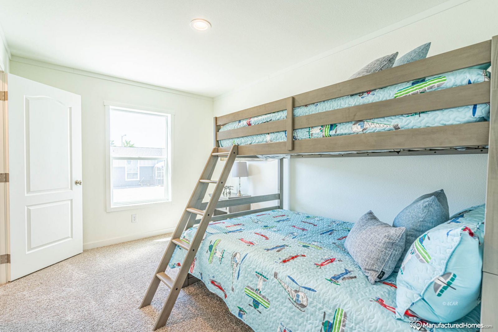 745 Salduro Street Property Photo 9