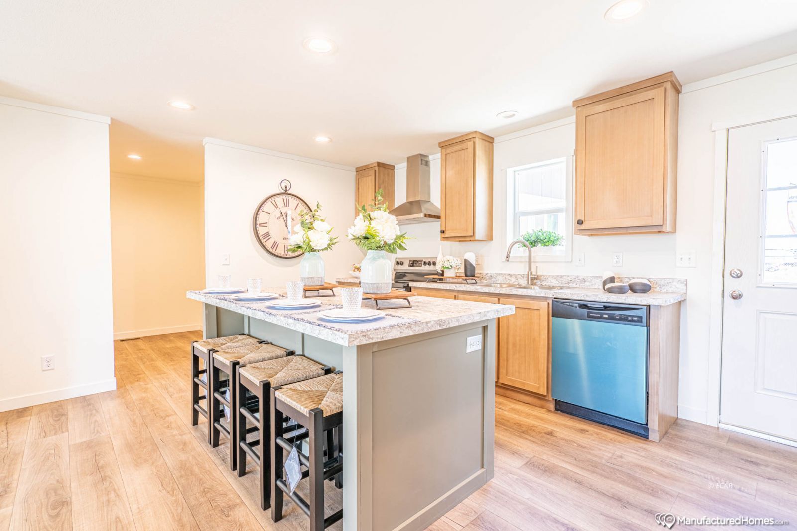 745 Salduro Street Property Photo 16