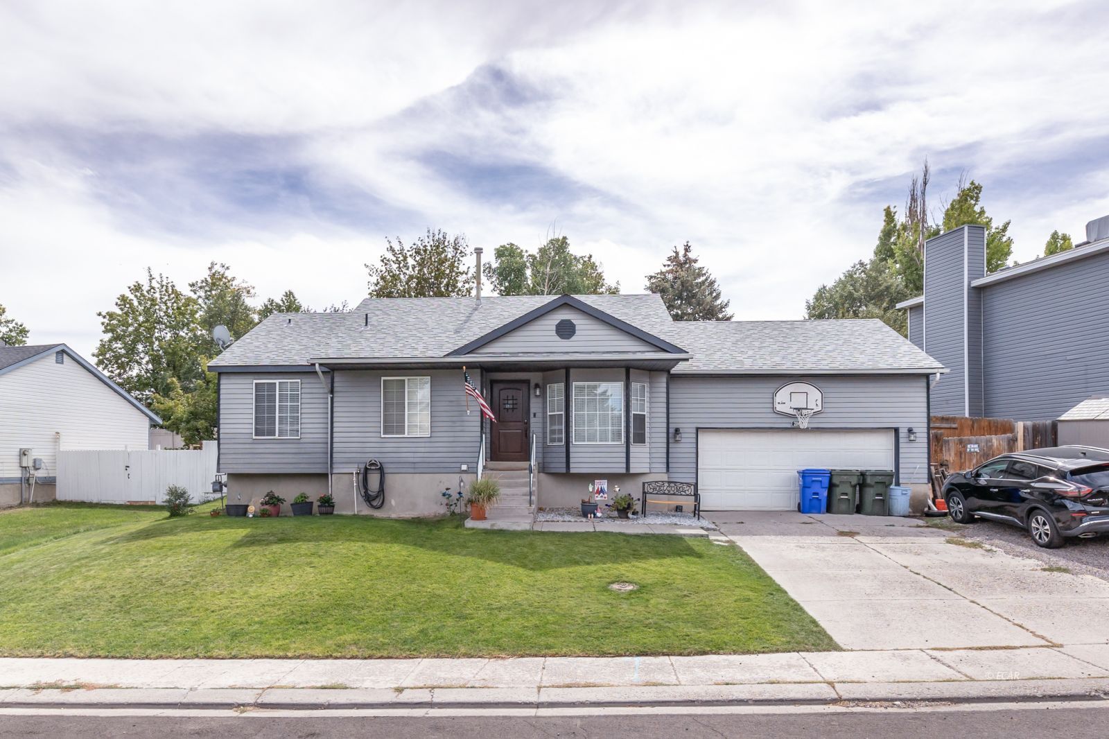 2043 Sierra Drive Property Photo 1