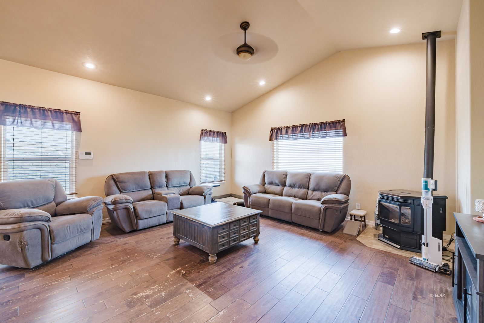 595 Abarr Drive Property Photo 7