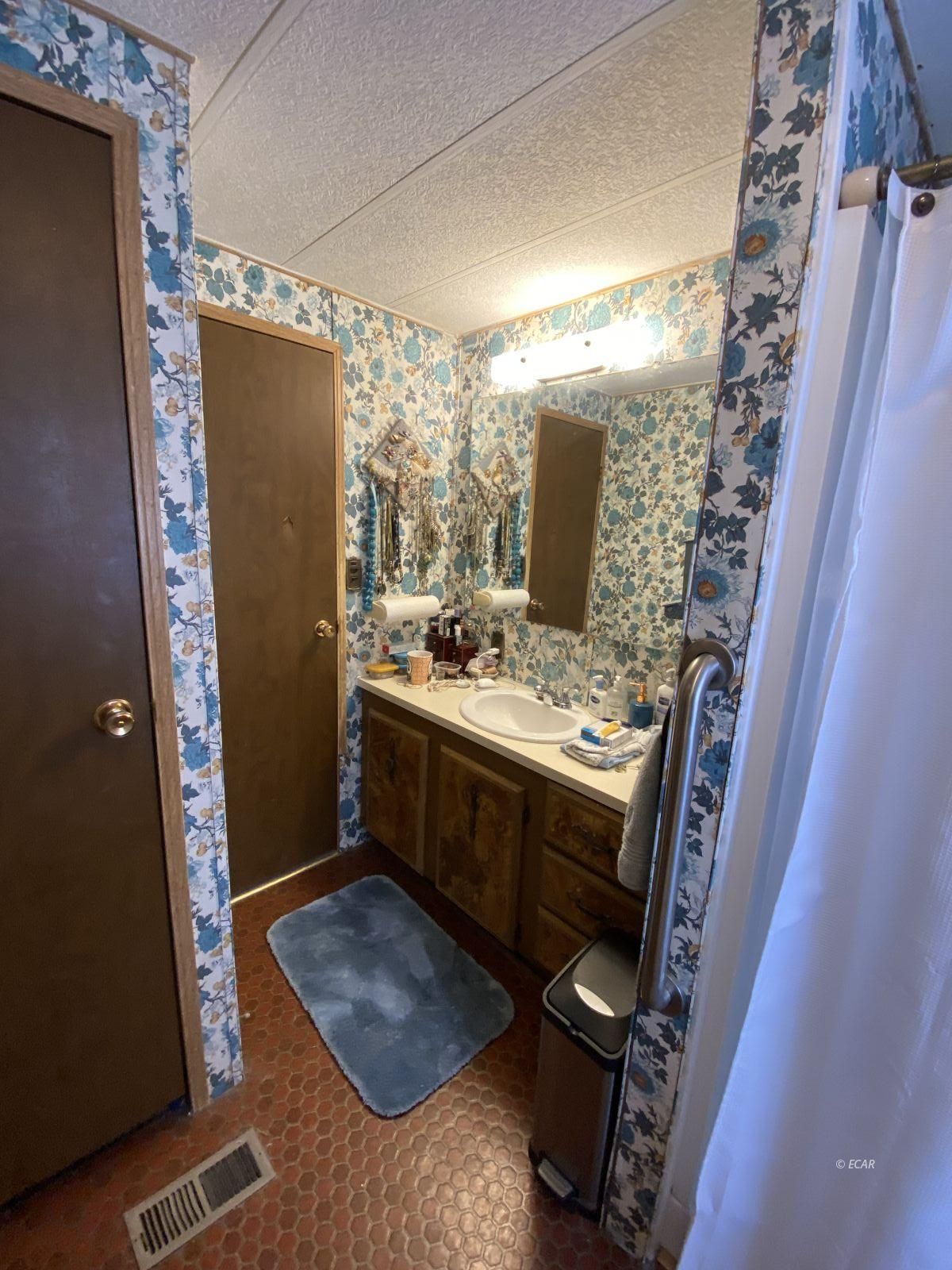 230 Lasa Drive Property Photo 15