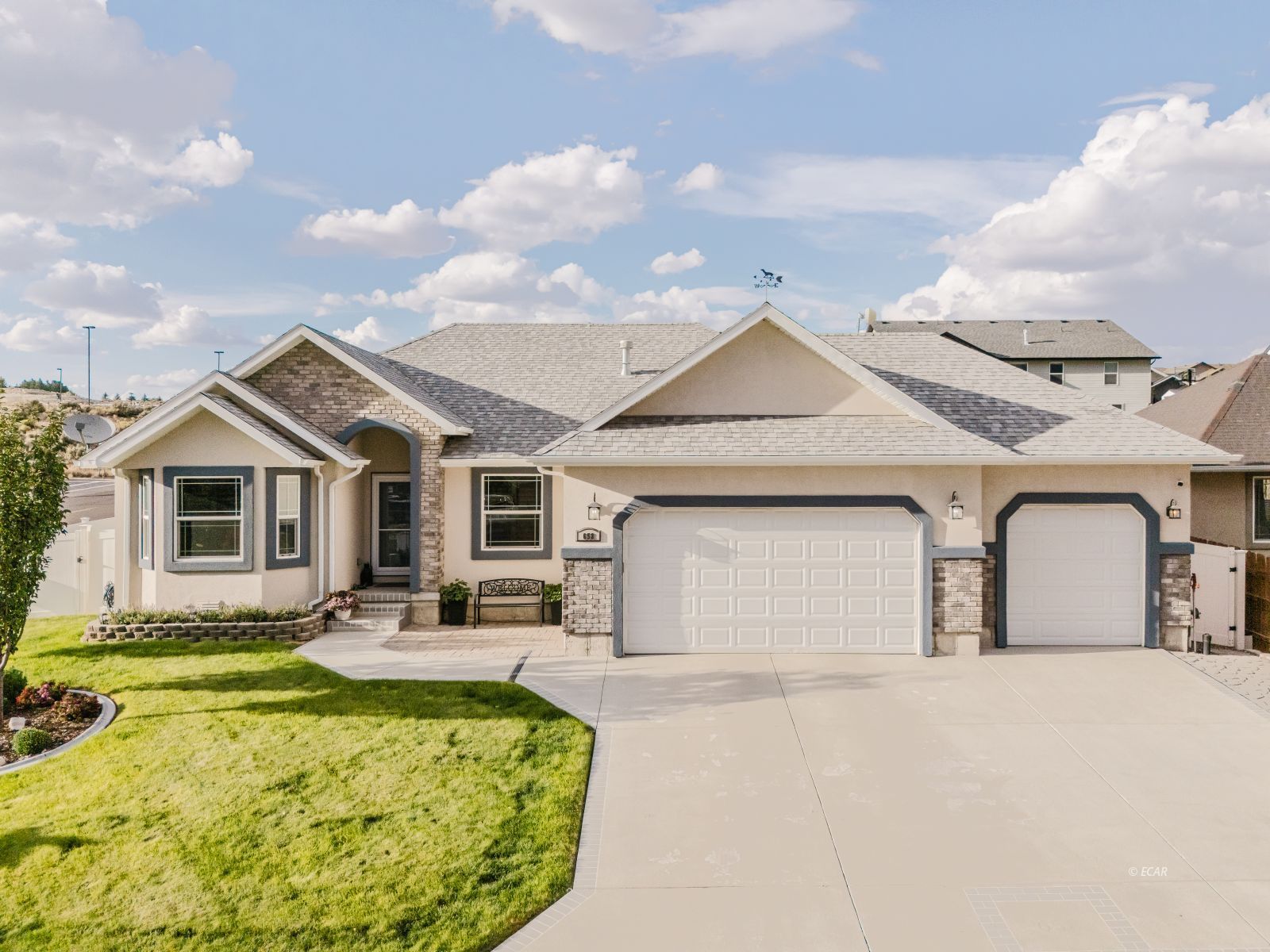 658 Cortney Drive Property Photo 3