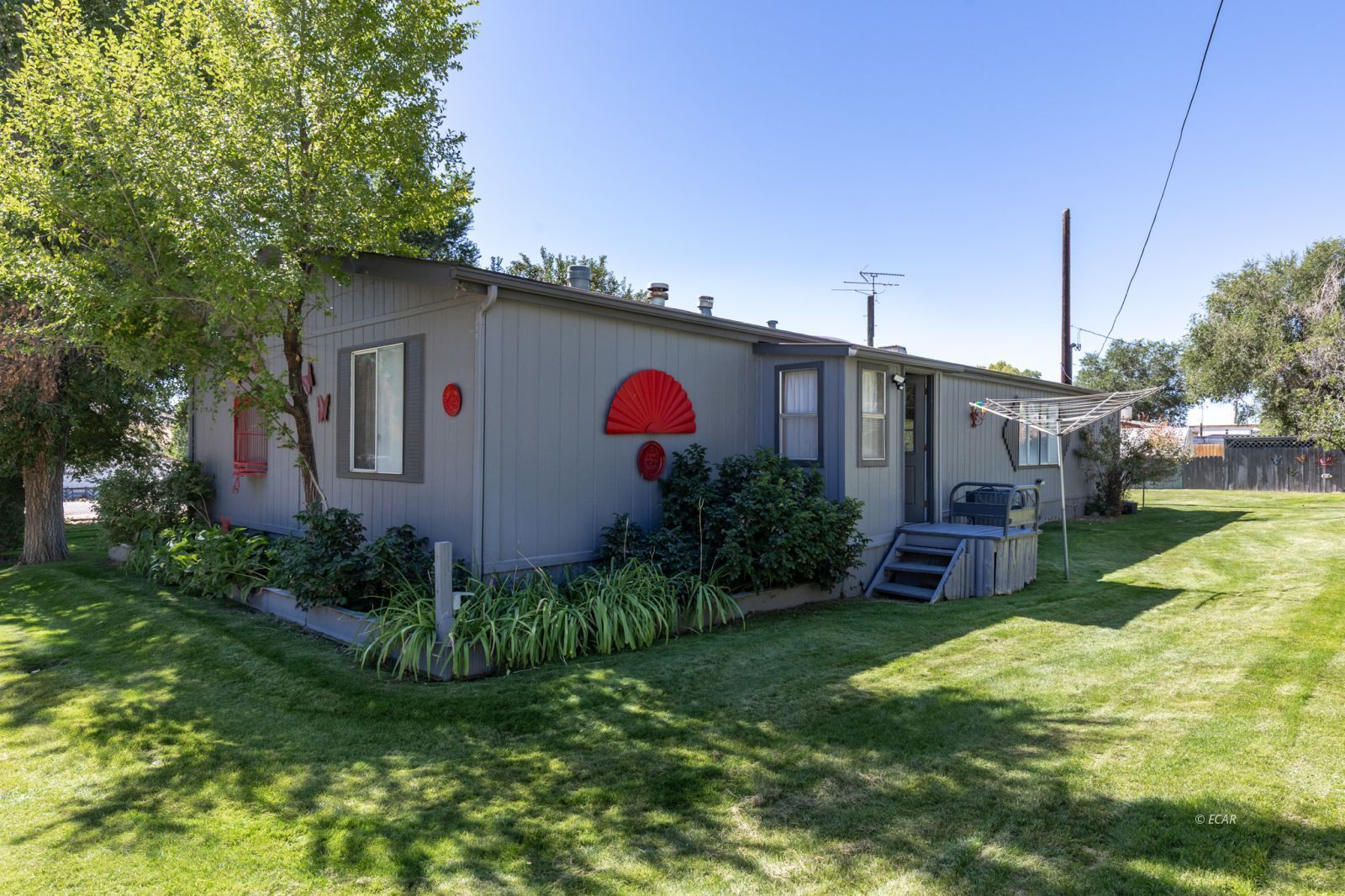 402 W Cedar Street Property Photo 2