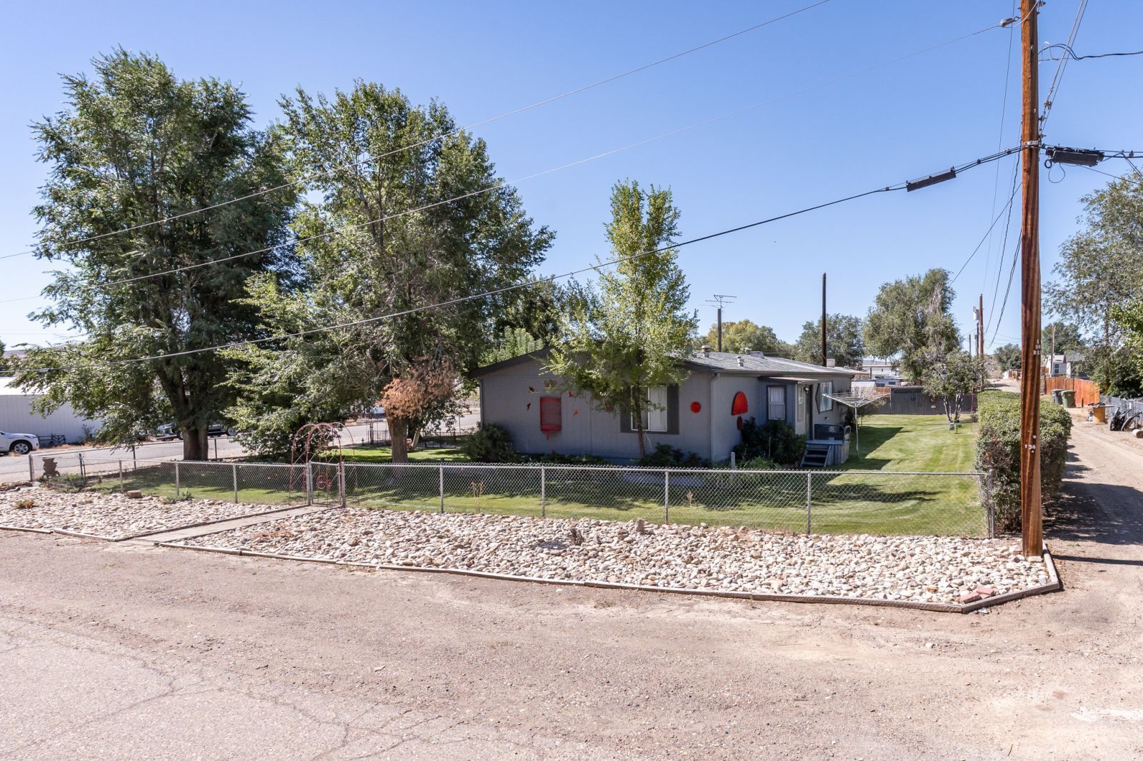 402 W Cedar Street Property Photo 8