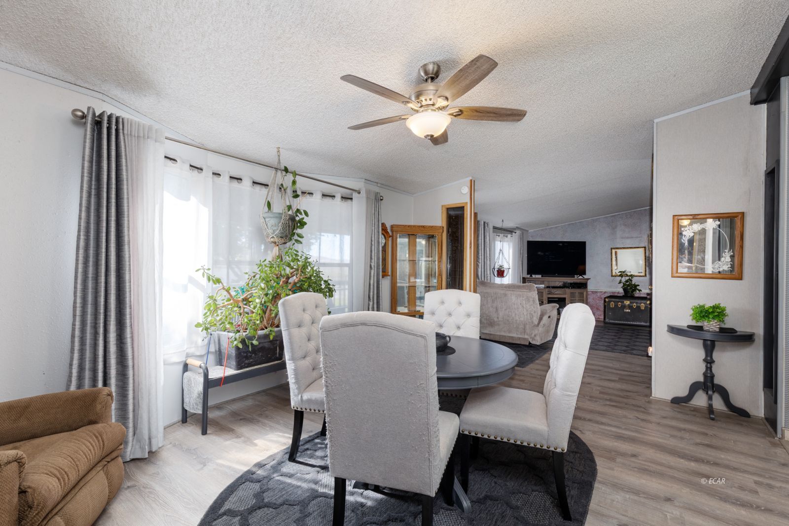 402 W Cedar Street Property Photo 23