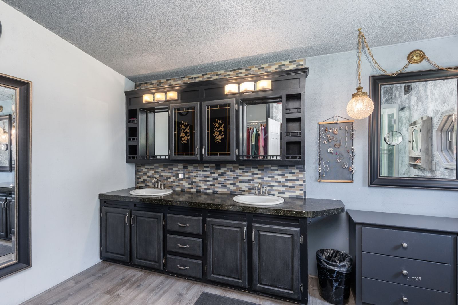 402 W Cedar Street Property Photo 35