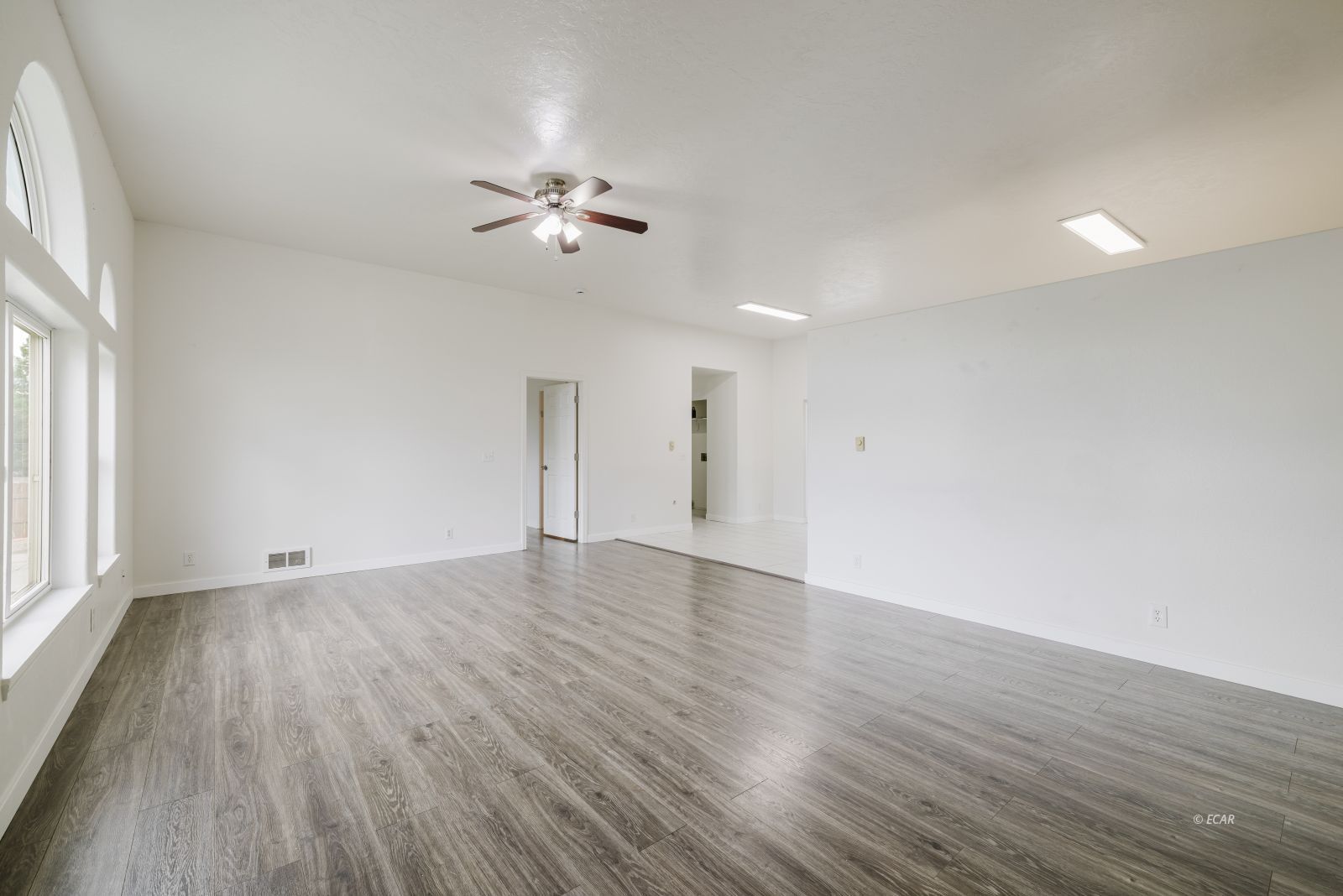 572 5th Street Property Photo 5