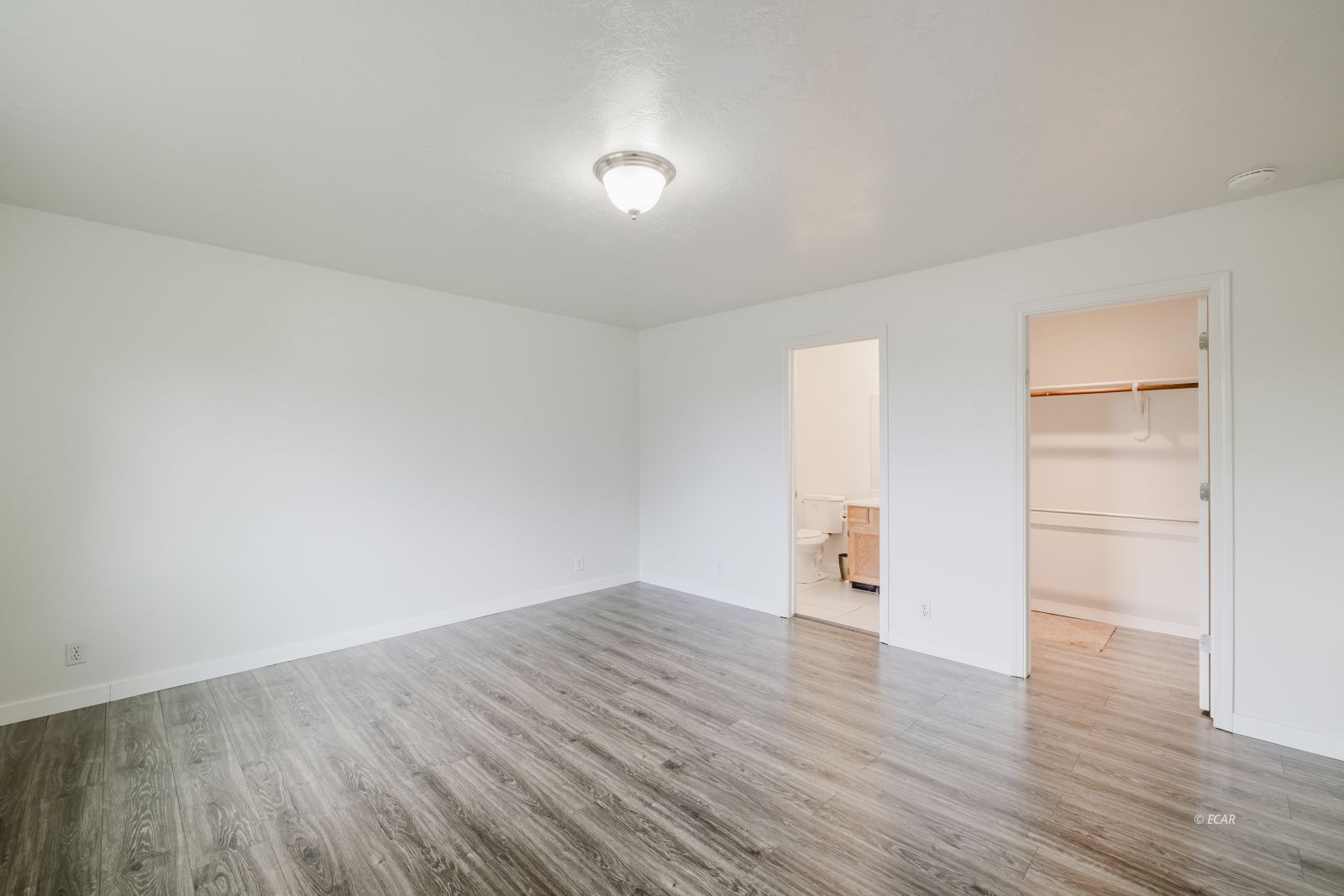 572 5th Street Property Photo 11