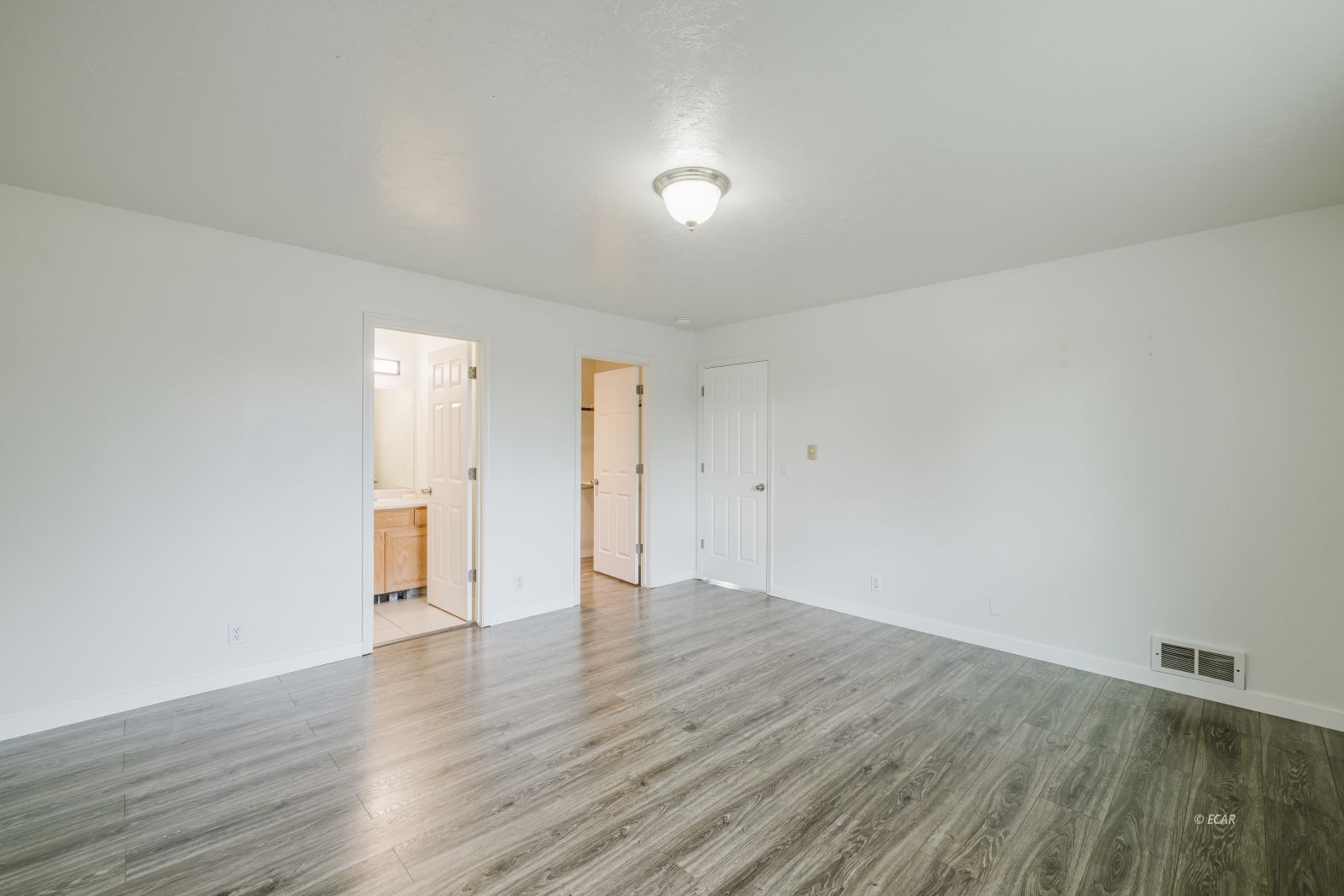 572 5th Street Property Photo 12