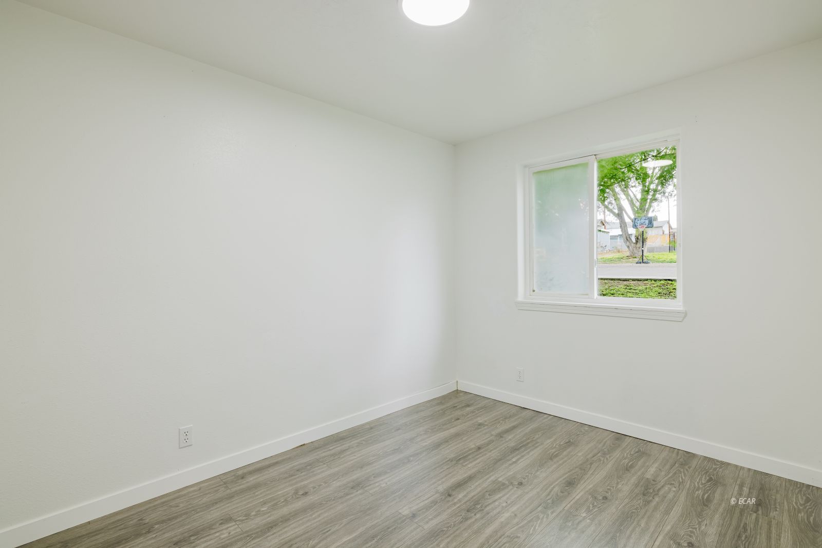 572 5th Street Property Photo 15