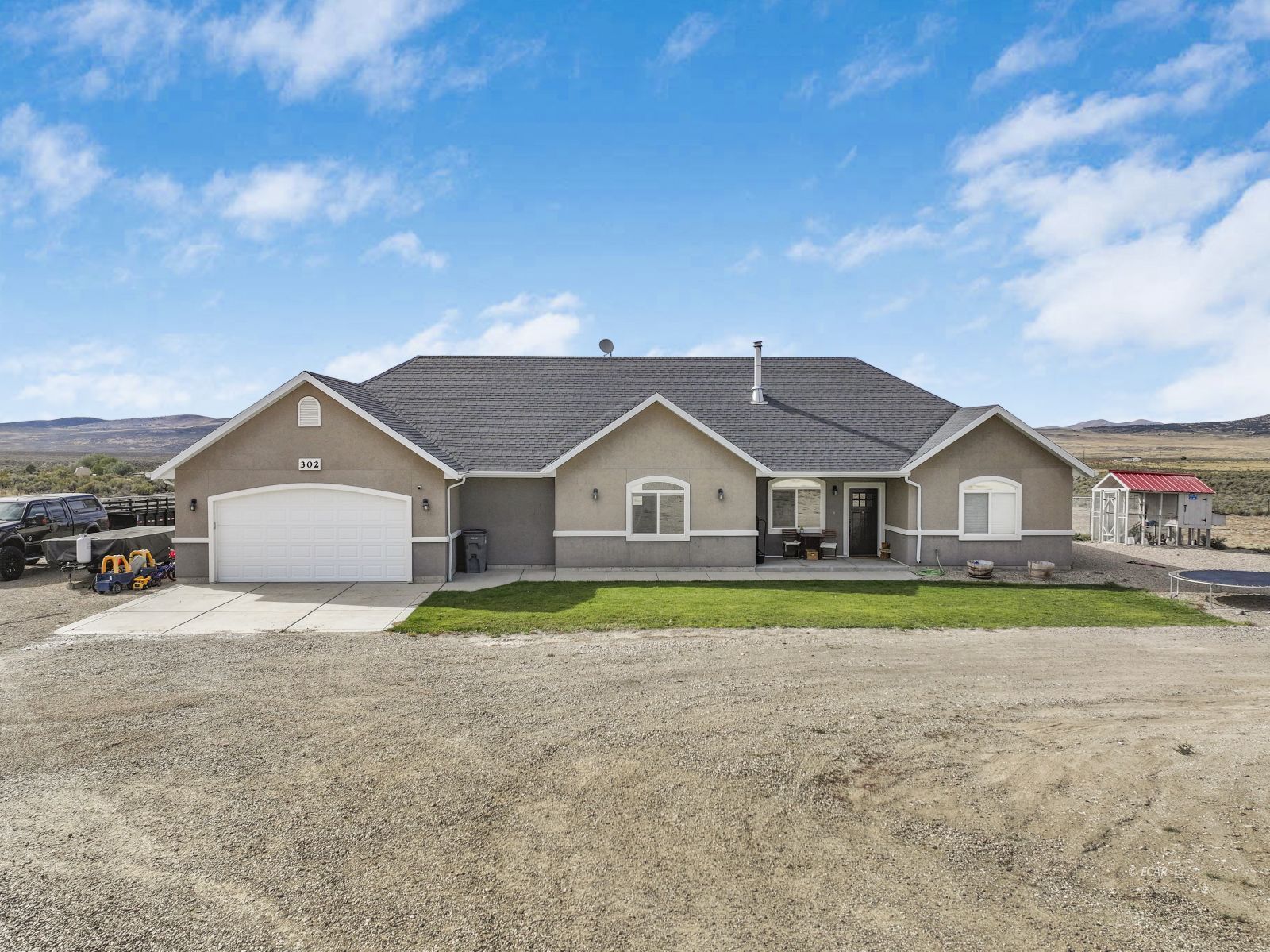 302 Springfield Parkway Property Photo 1