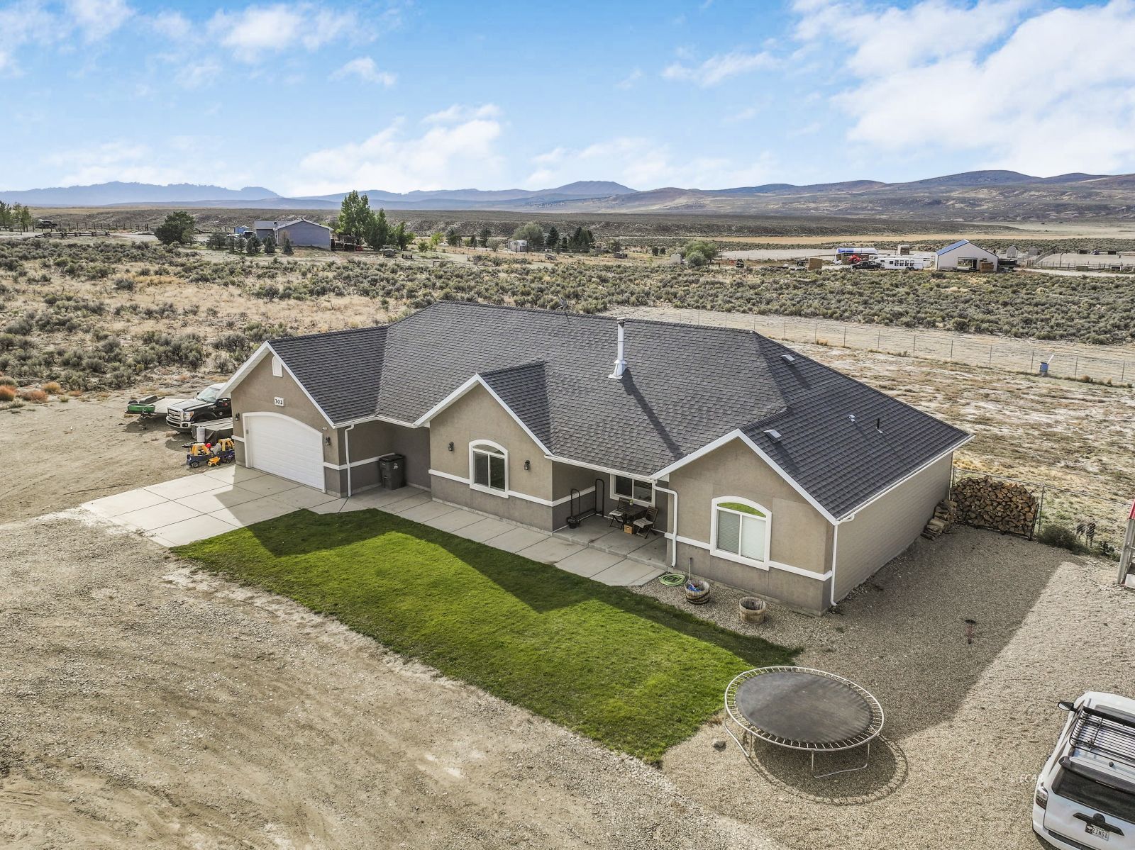 302 Springfield Parkway Property Photo 2