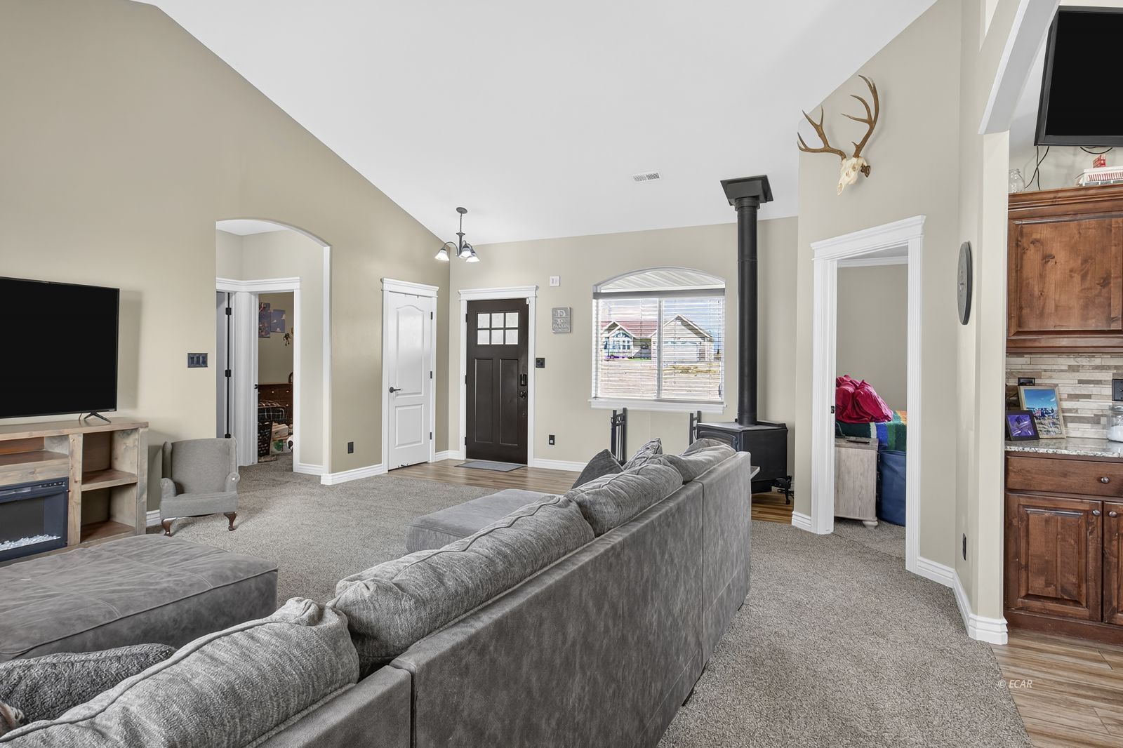 302 Springfield Parkway Property Photo 6